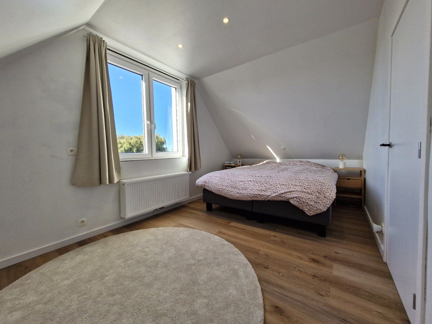 Zeer groot (129 m²), volledig gerenoveerd duplexappartement te Westkapelle foto 12