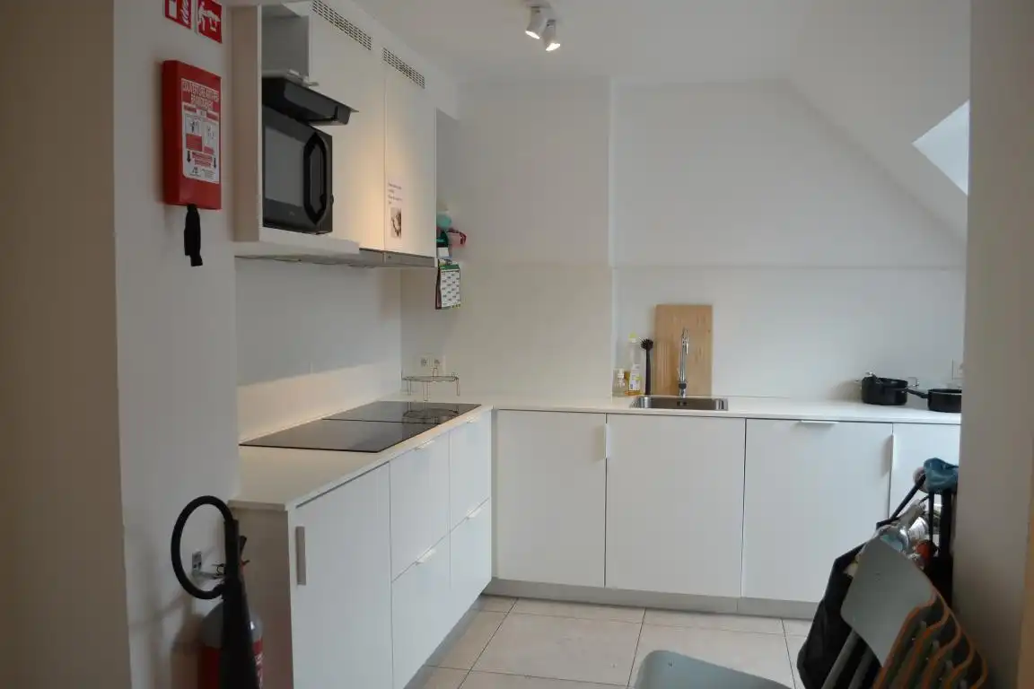 Volledig gerenoveerde studentenkamer foto 12