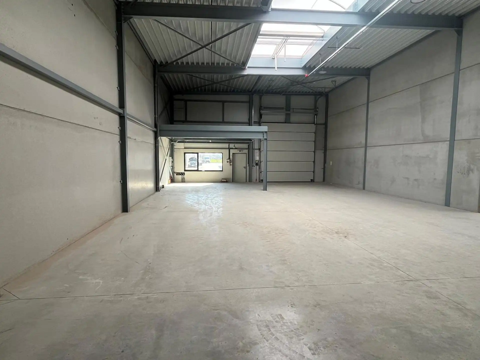 Ranst magazijn 230m² met mezzanine 30m² foto 3