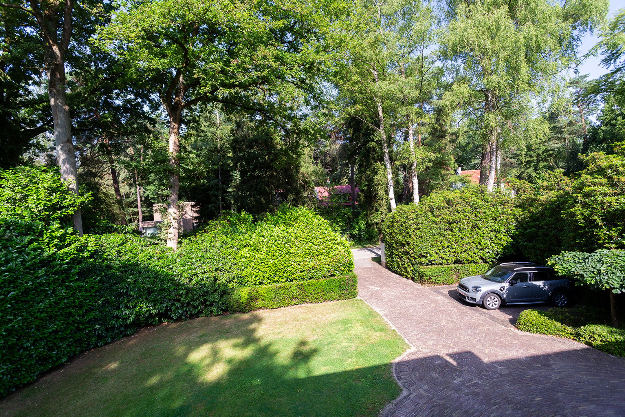 Charmante klasse-villa met rieten dak in bosrijke omgeving foto 43