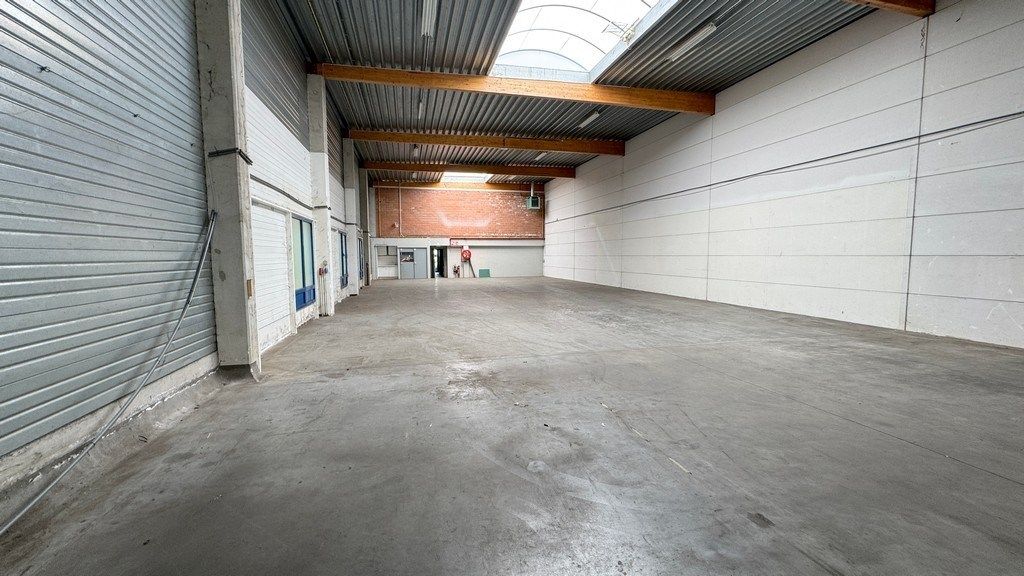 Magazijn met kantoren te Kontich foto 10