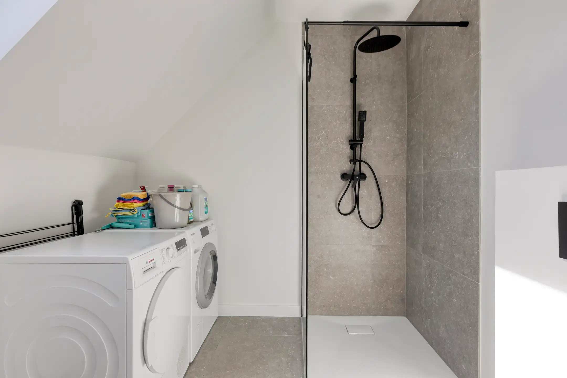 Trendy en lichtrijke woning met VEEL potentiëel foto 24