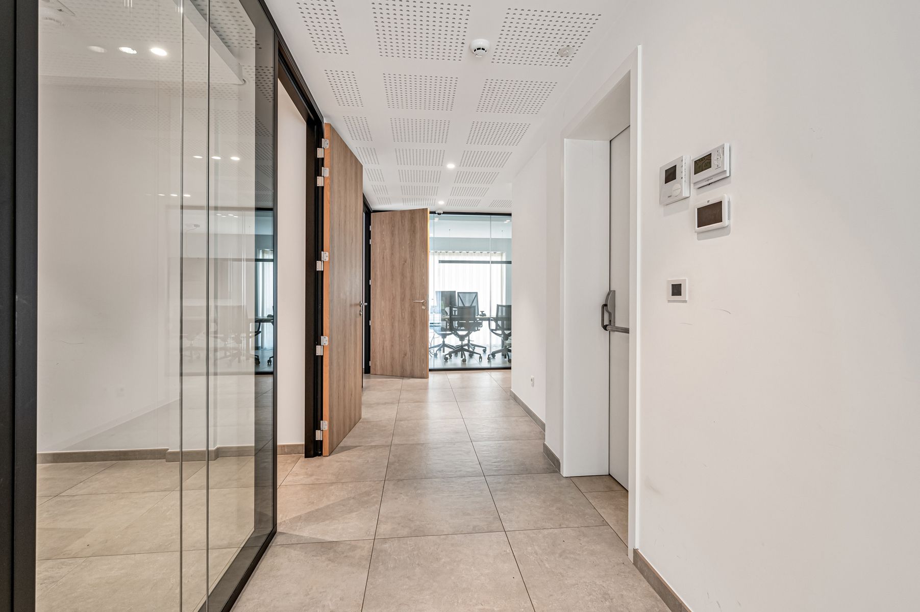 Moderne en zichtbare kantoorruimte op toplocatie foto 12