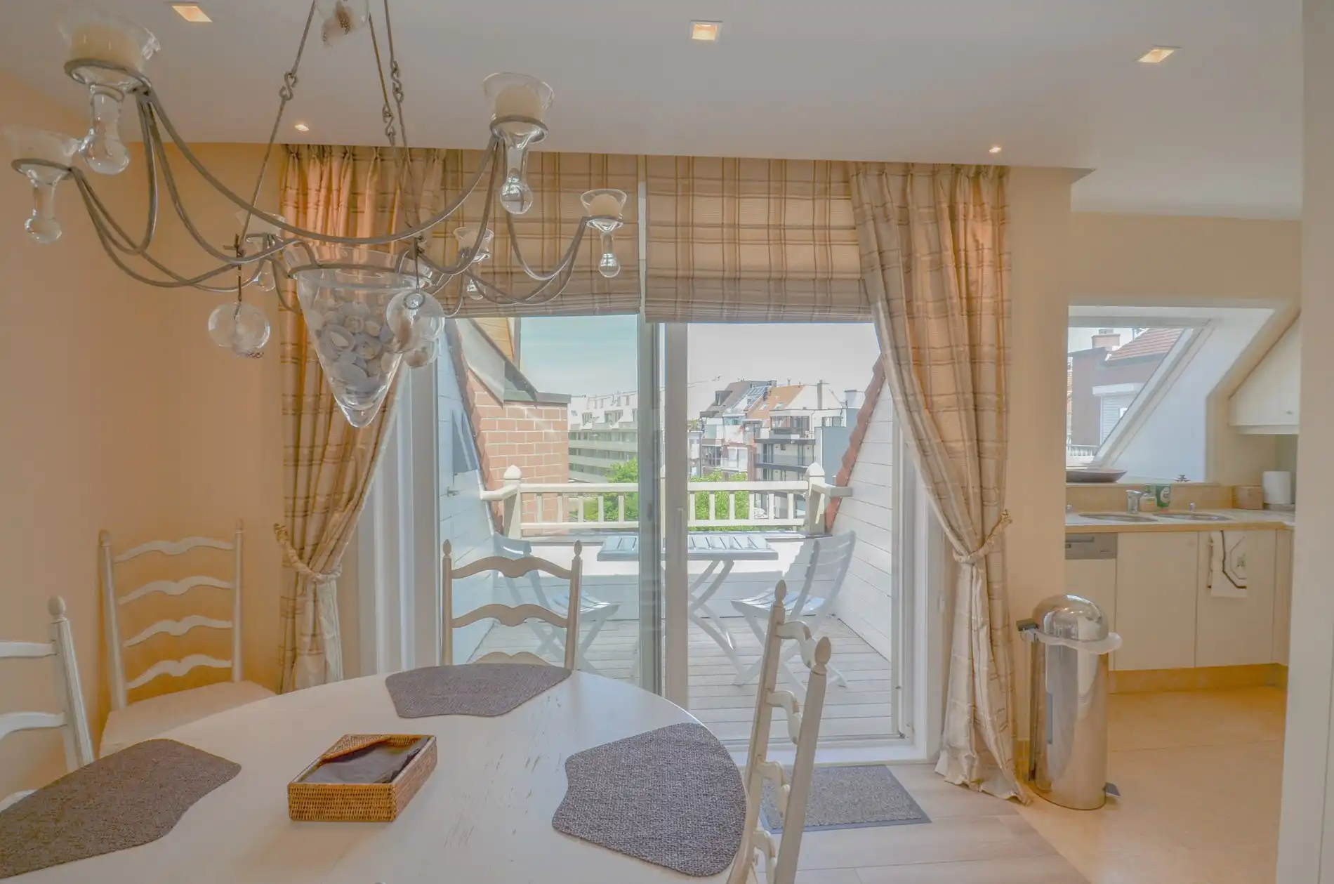 Stijlvol duplexappartement met zonnige terrassen en open zicht op de villa’s van het Zoute. foto 20