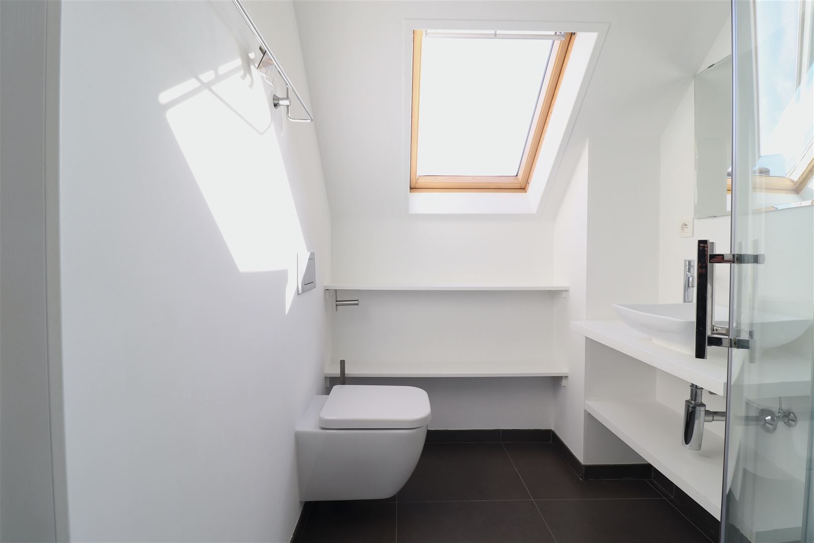 Moderne flat met terras foto 11