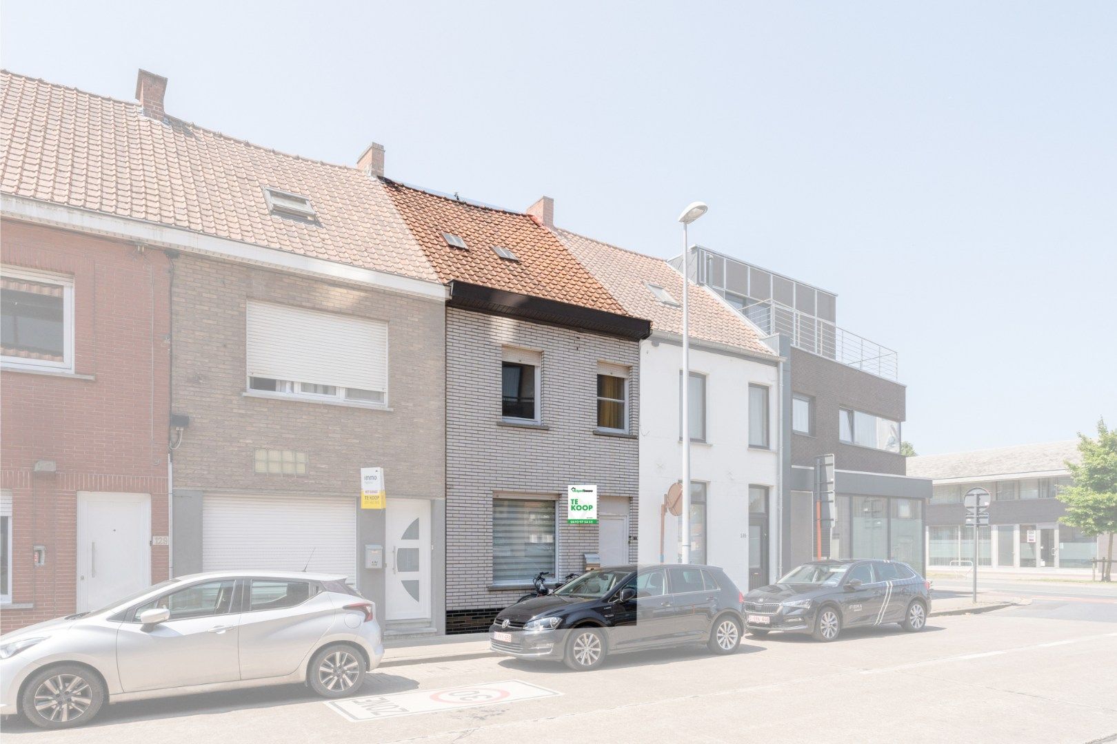 Hoofdfoto van de publicatie: Centrale rijwoning met drie slaapkamers en terras in hartje Roeselare