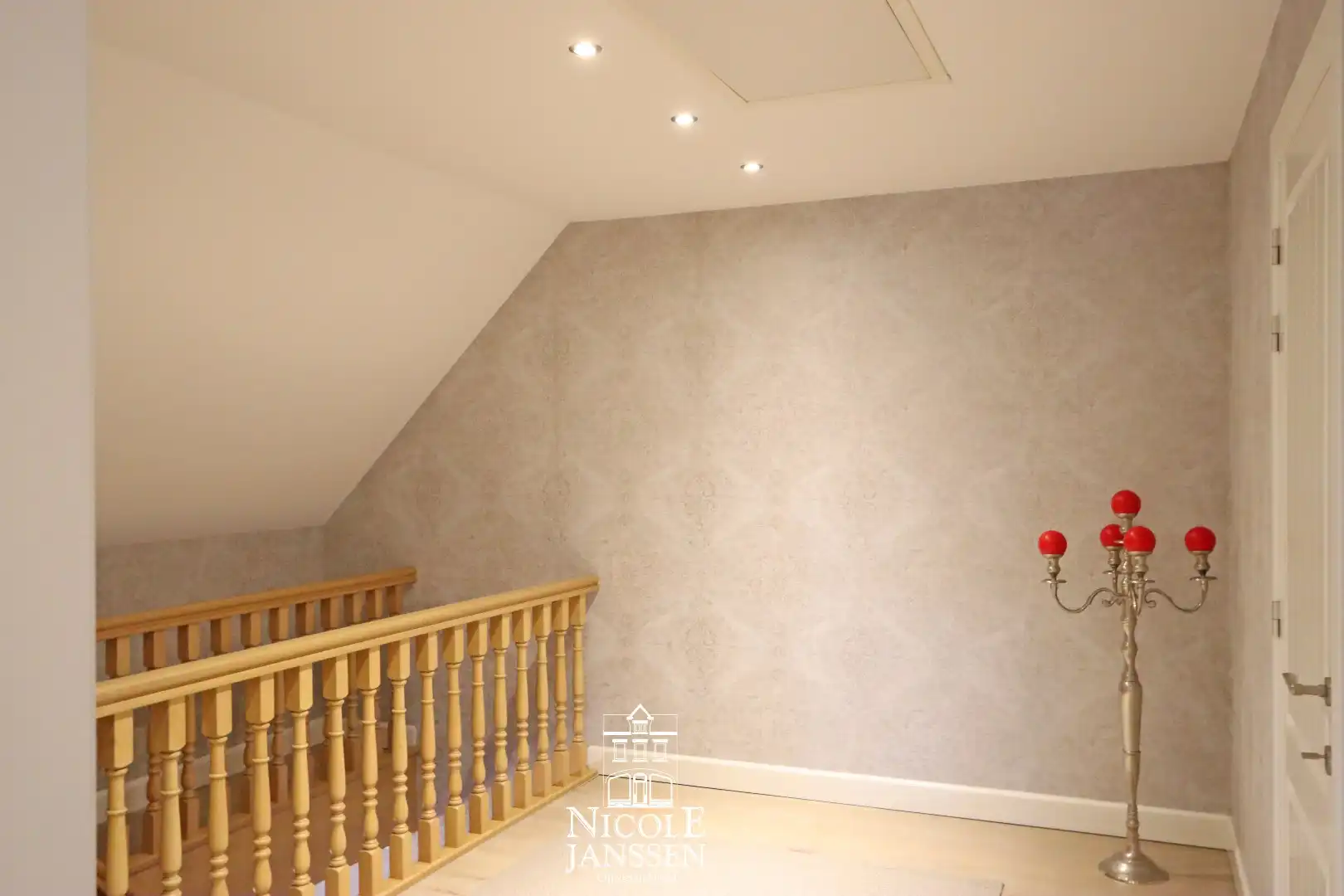 Ruime halfvrijstaande woning  foto 18