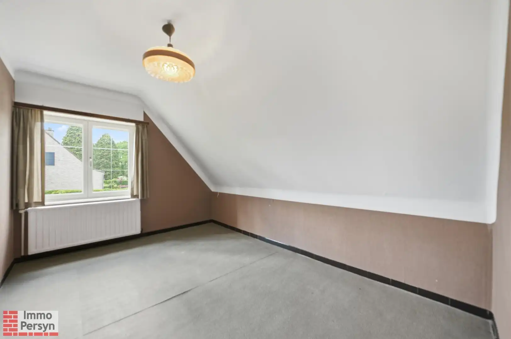 Karaktervolle renovatiewoning met achteruitweg te Messelbroek foto 14