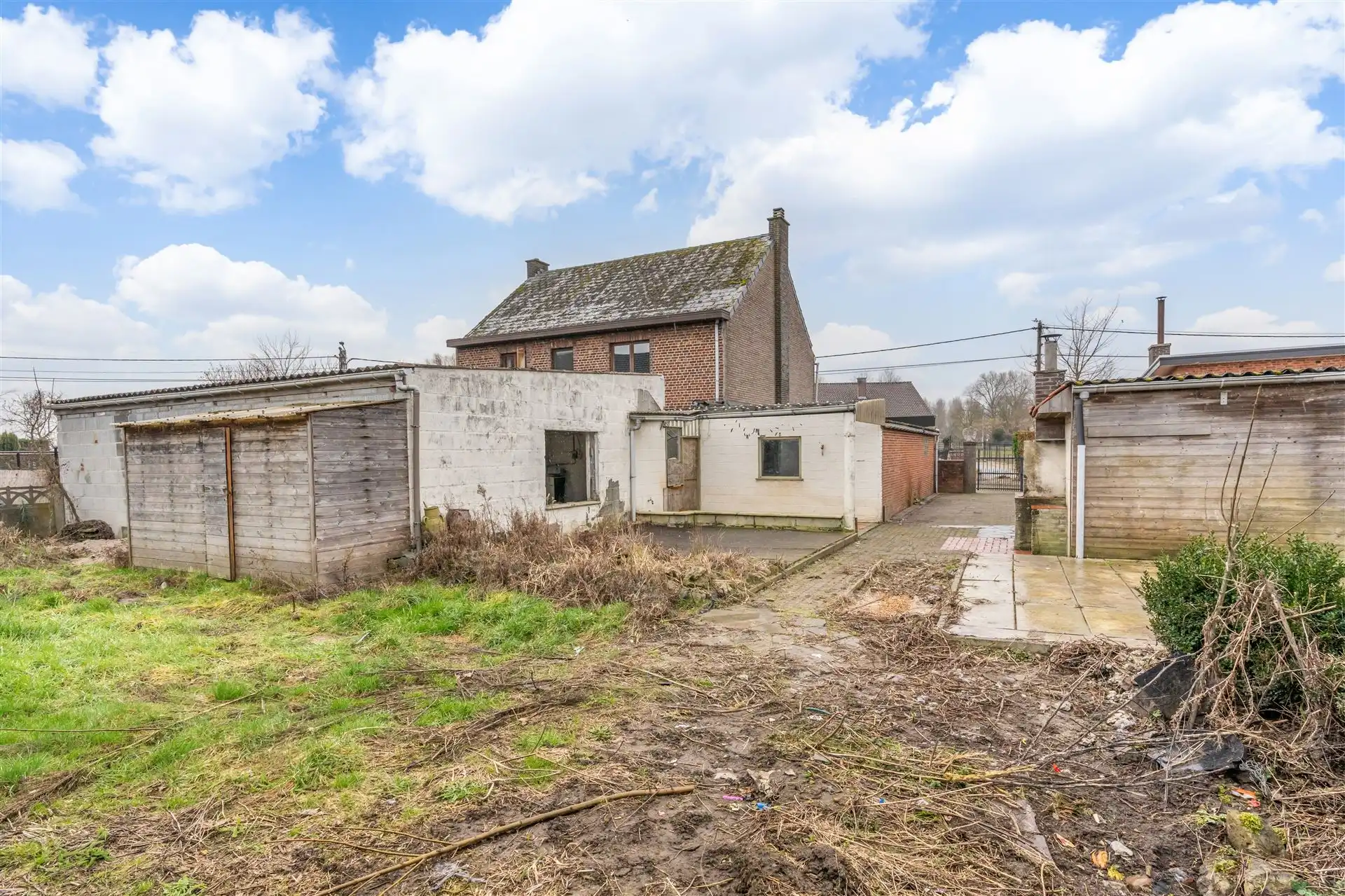 Renovatiewoning met garage en tuin. foto 22