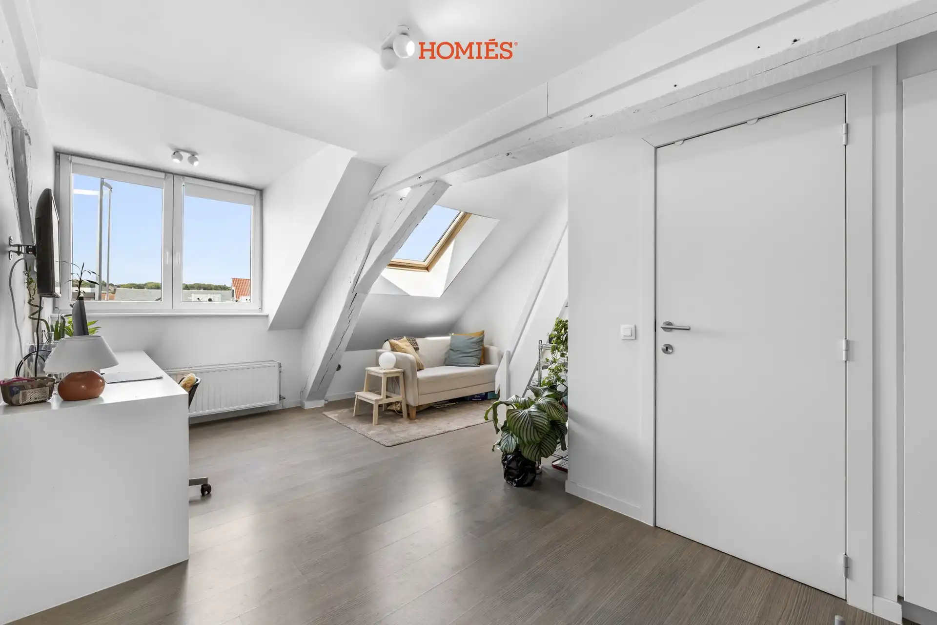 Zeer ruime studentenkamer met mezzanine foto {{pictureIndex}}