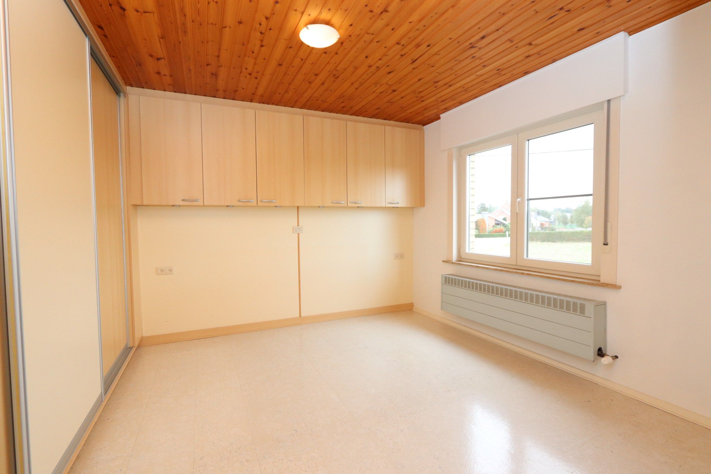 GEZINSWONING MET 4 SLAAPKAMERS EN GARAGE foto 10