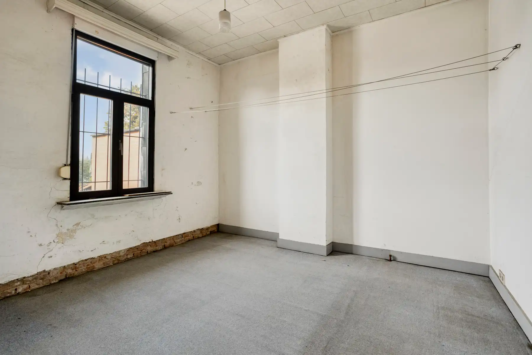 Te renoveren woning met ruime tuin aan Fort II Wommelgem. foto 14