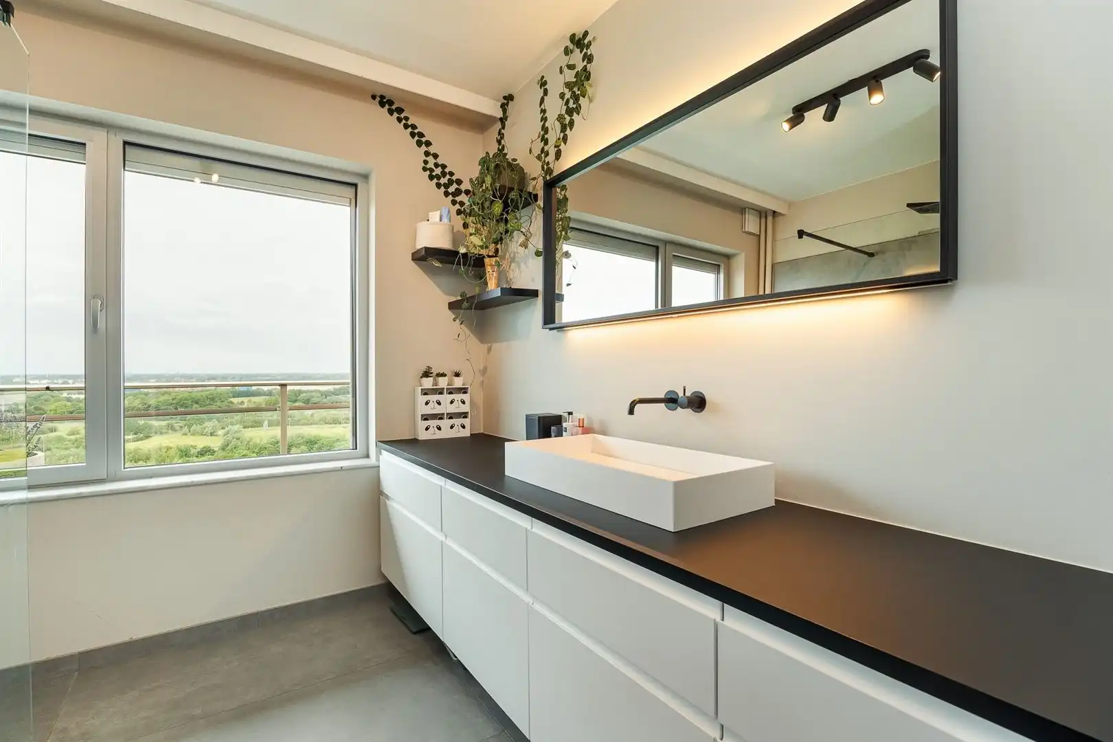 Gerenoveerd appartement met adembenemende zichten foto 8