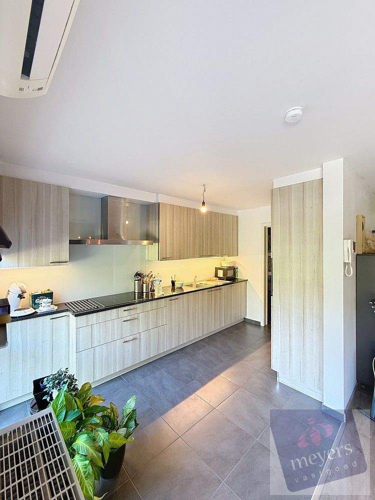 Stijlvol gelijkvloers appartement met terras & autostaanplaats – Bilzen-Hoeselt foto 7