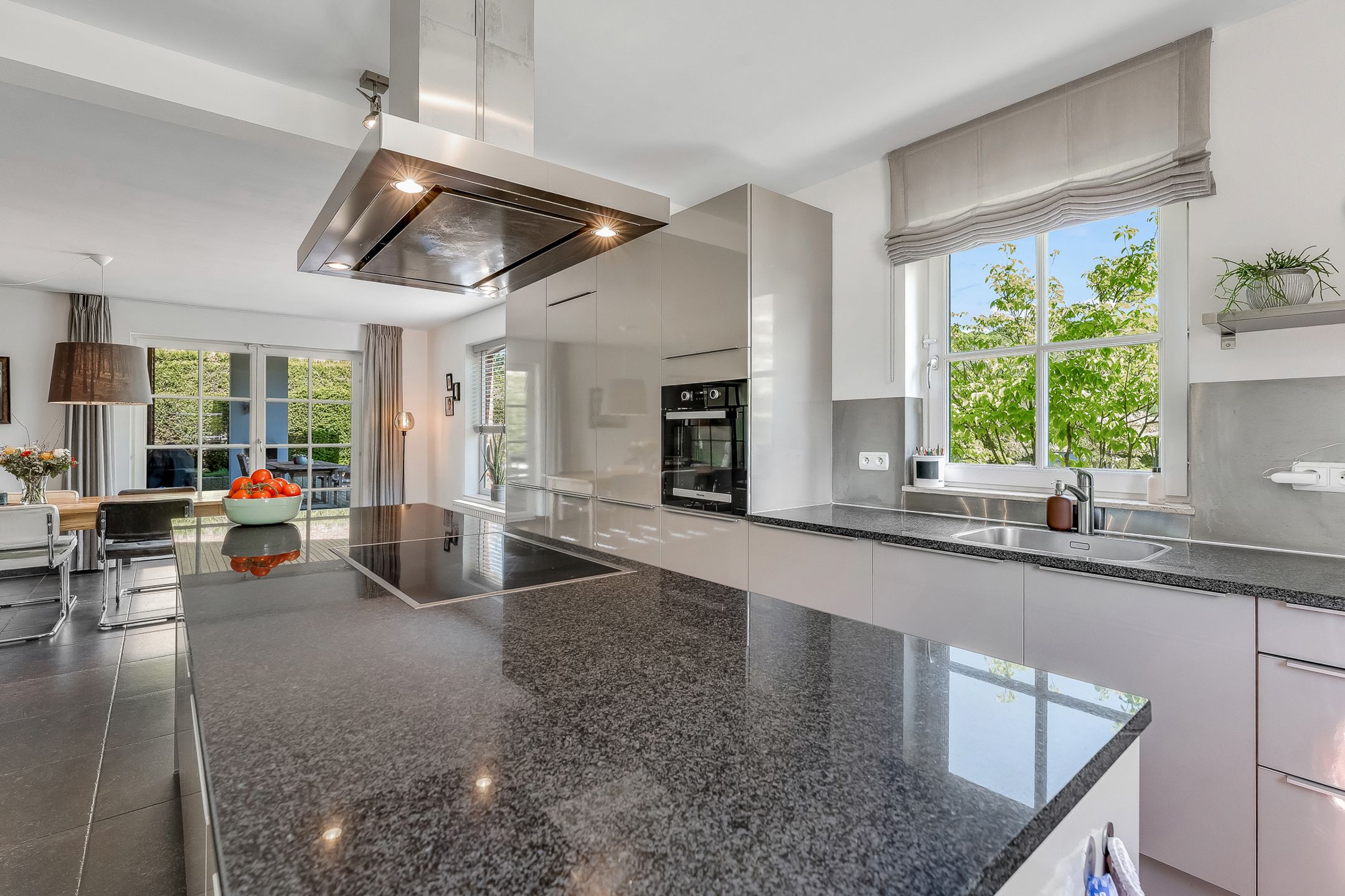 Instapklare woning met tuingerichte aanbouw foto 12