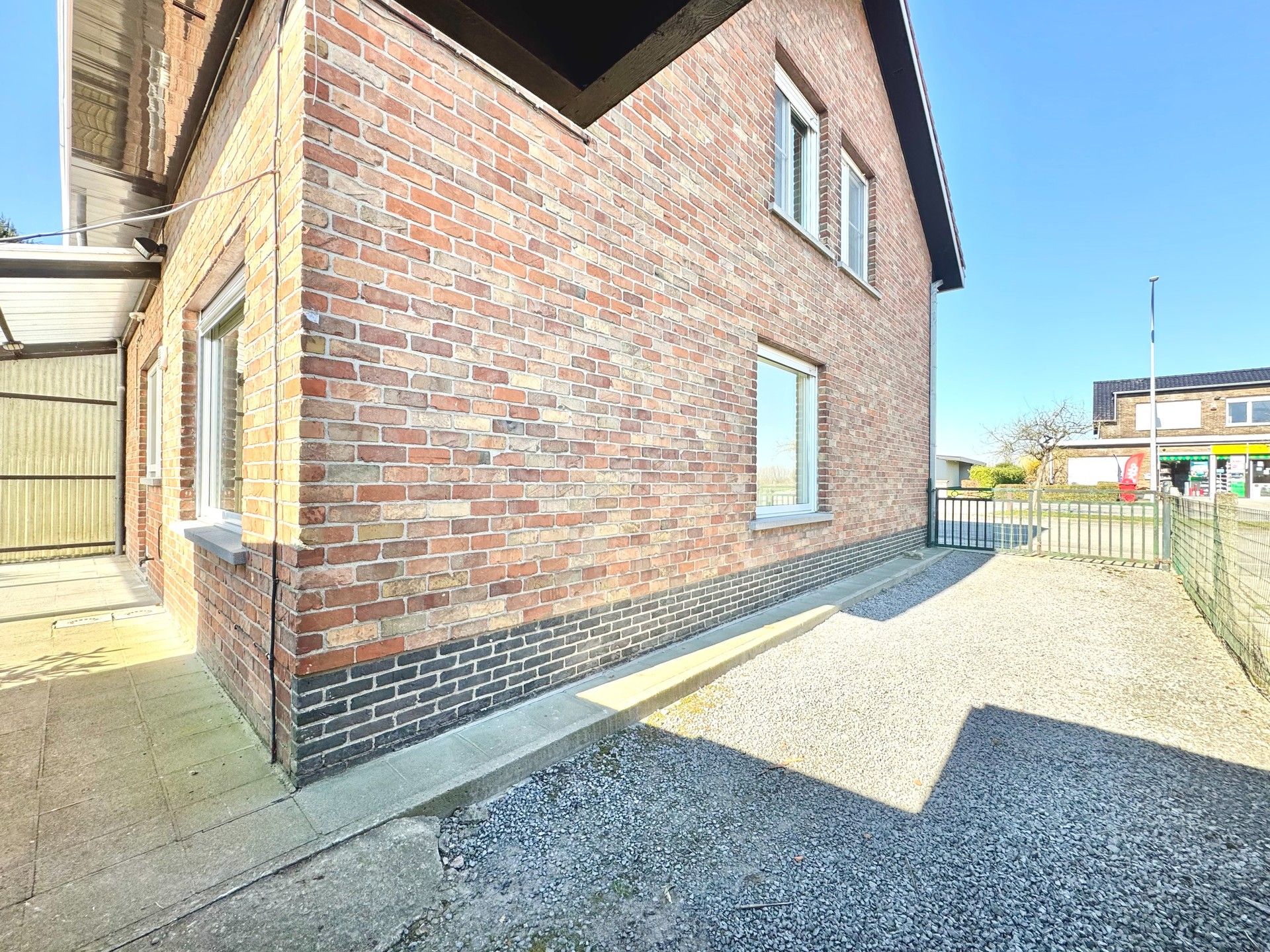 RUIME VRIJSTAANDE  WONING MET GROTE TUIN foto 26
