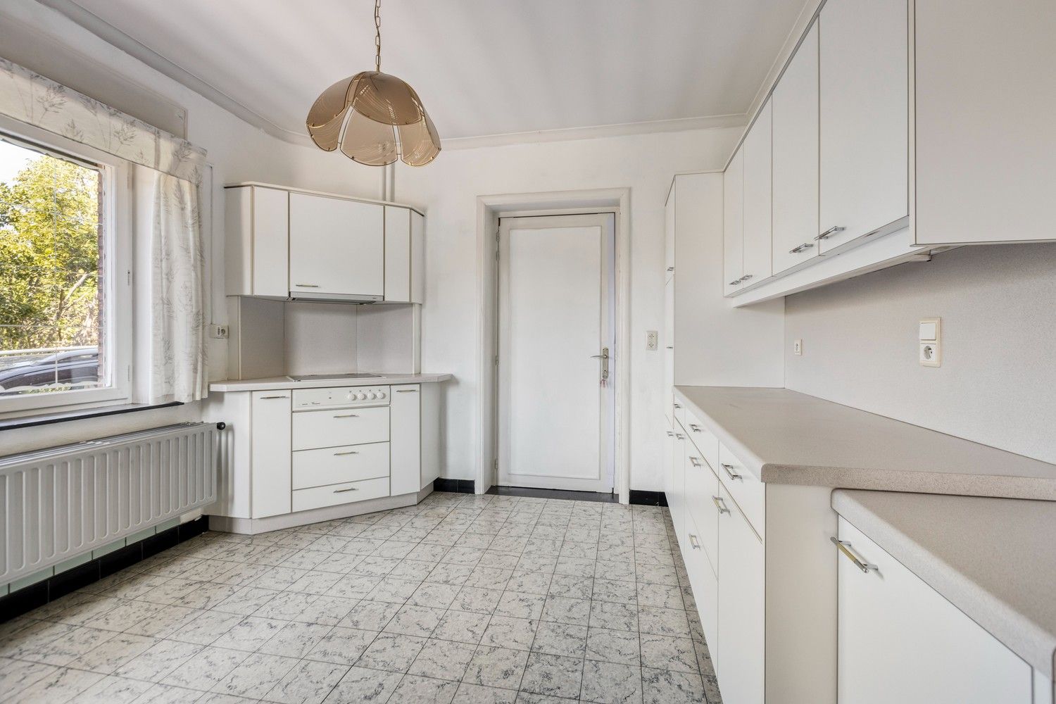 Op te frissen woning met 3 slaapkamers, garage en tuin foto 9