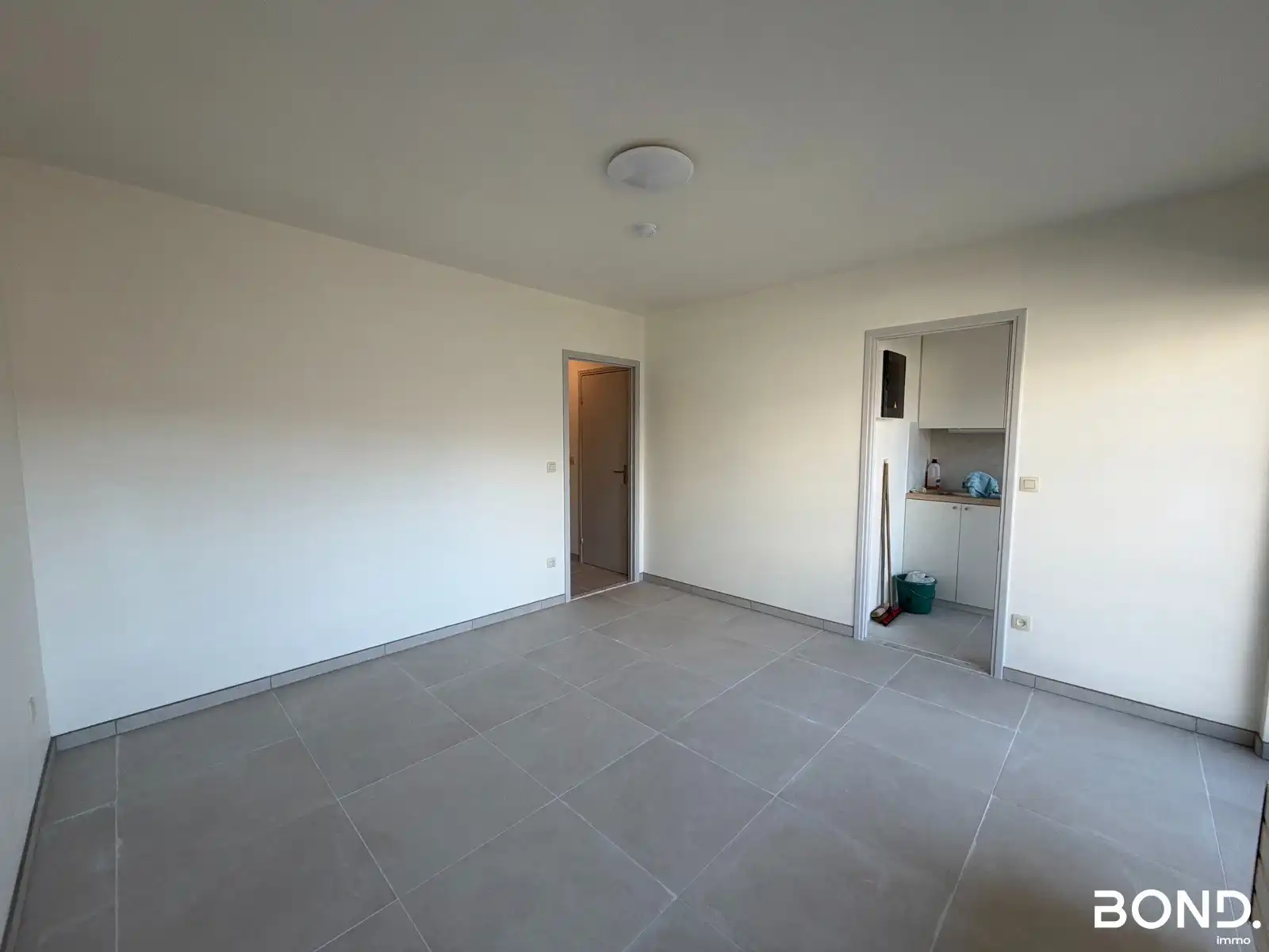 Gerenoveerde studio met terras te huur in hartje Leuven foto 3