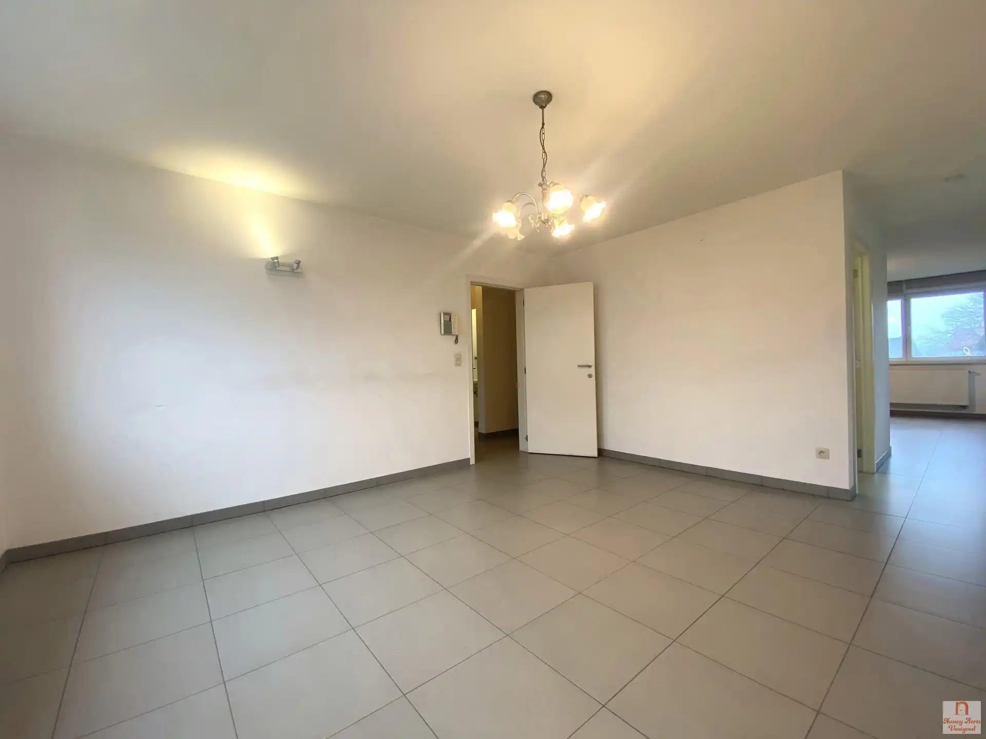 Modern appartement met 2 slaapkamers, terras en parking foto 10