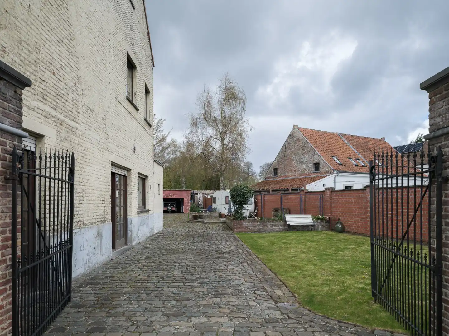 Karaktervolle burgerwoning met stadstuin op het dorpsplein van Zwijnaarde foto 20