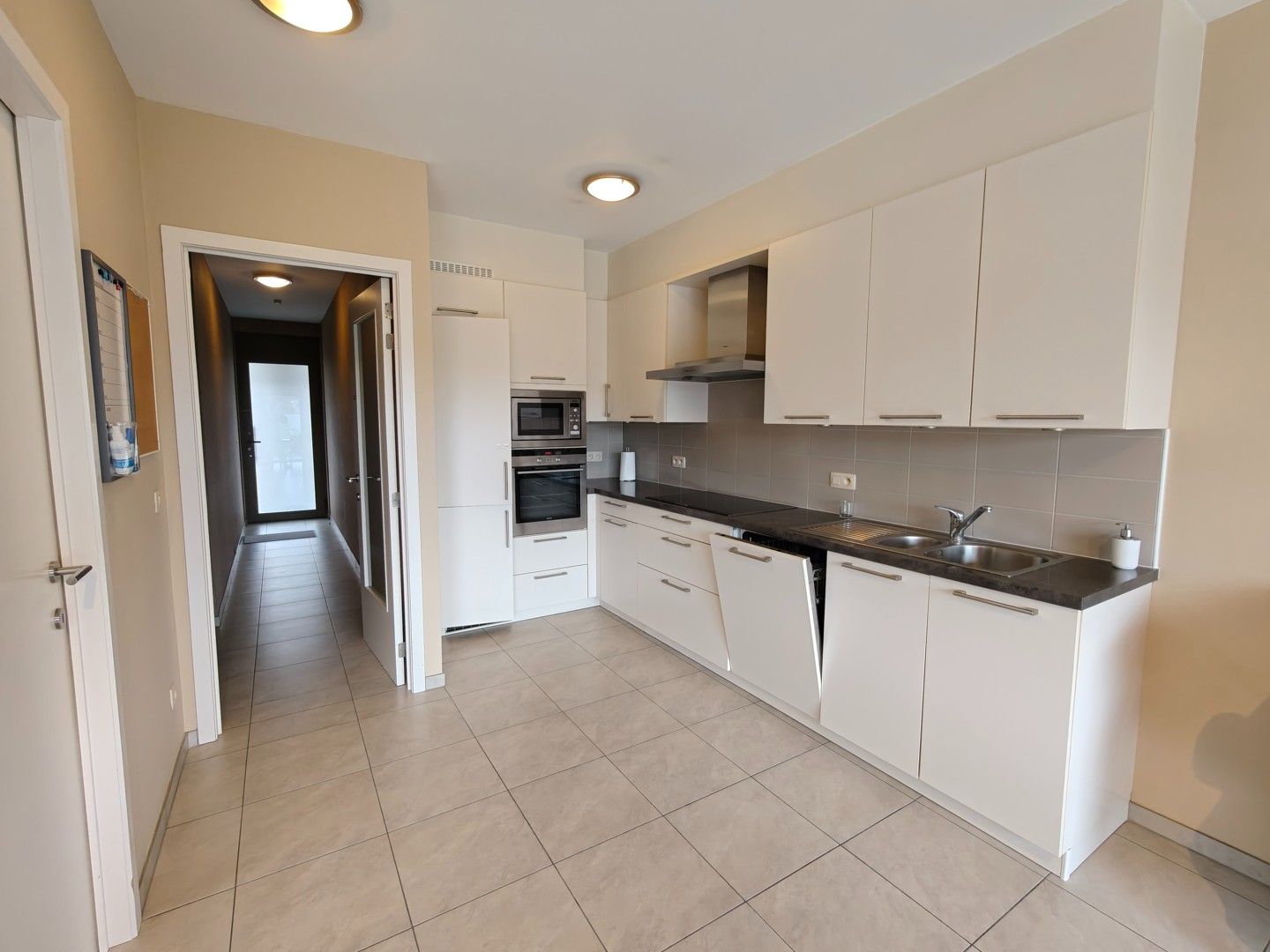 Te huur: Ruim 2-slaapkamerappartement foto 9