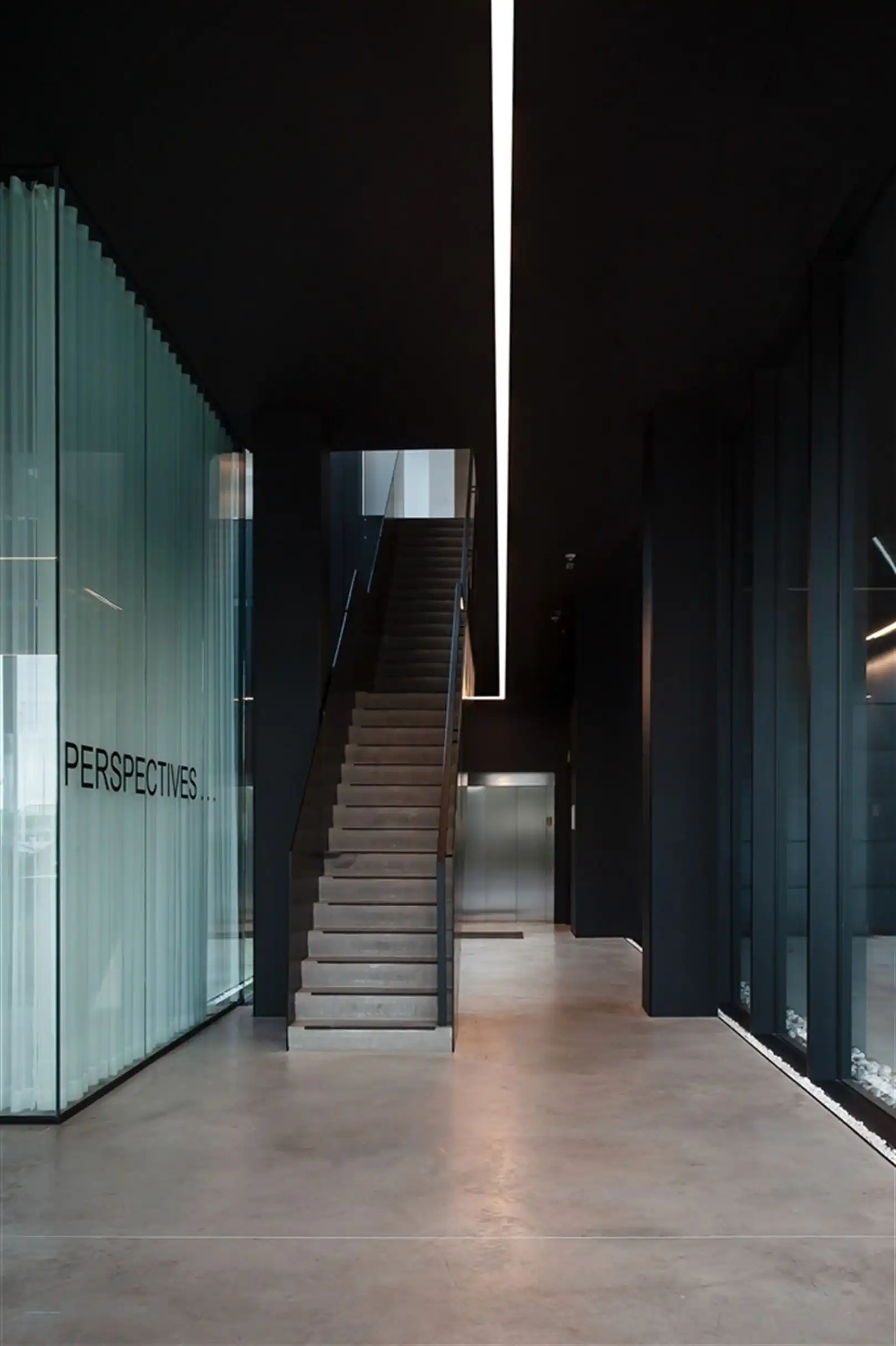 Modern bedrijfspand met kantoren te Harelbeke foto 15