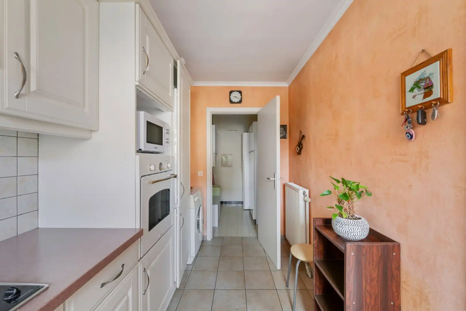 Instapklaar appartement met 2 slaapkamers, balkon en garage in Ieper-centrum foto 5