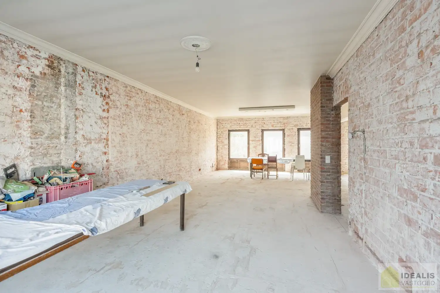 Ruim opgezet, klassevol en naar wens af te werken/ in te richten pand met winkel/kantoorruimte én uiterst ruim appartement met maar liefst 4 slaapkamers foto 14