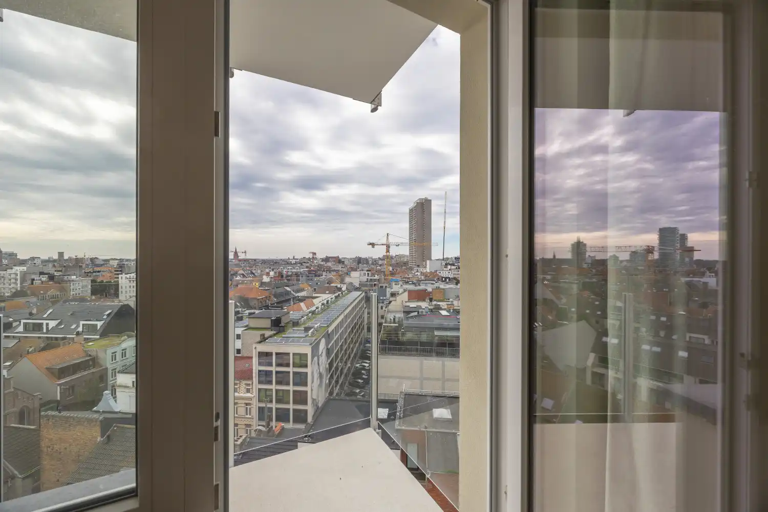 Gerenoveerd appartement met frontaal zeezicht foto 28