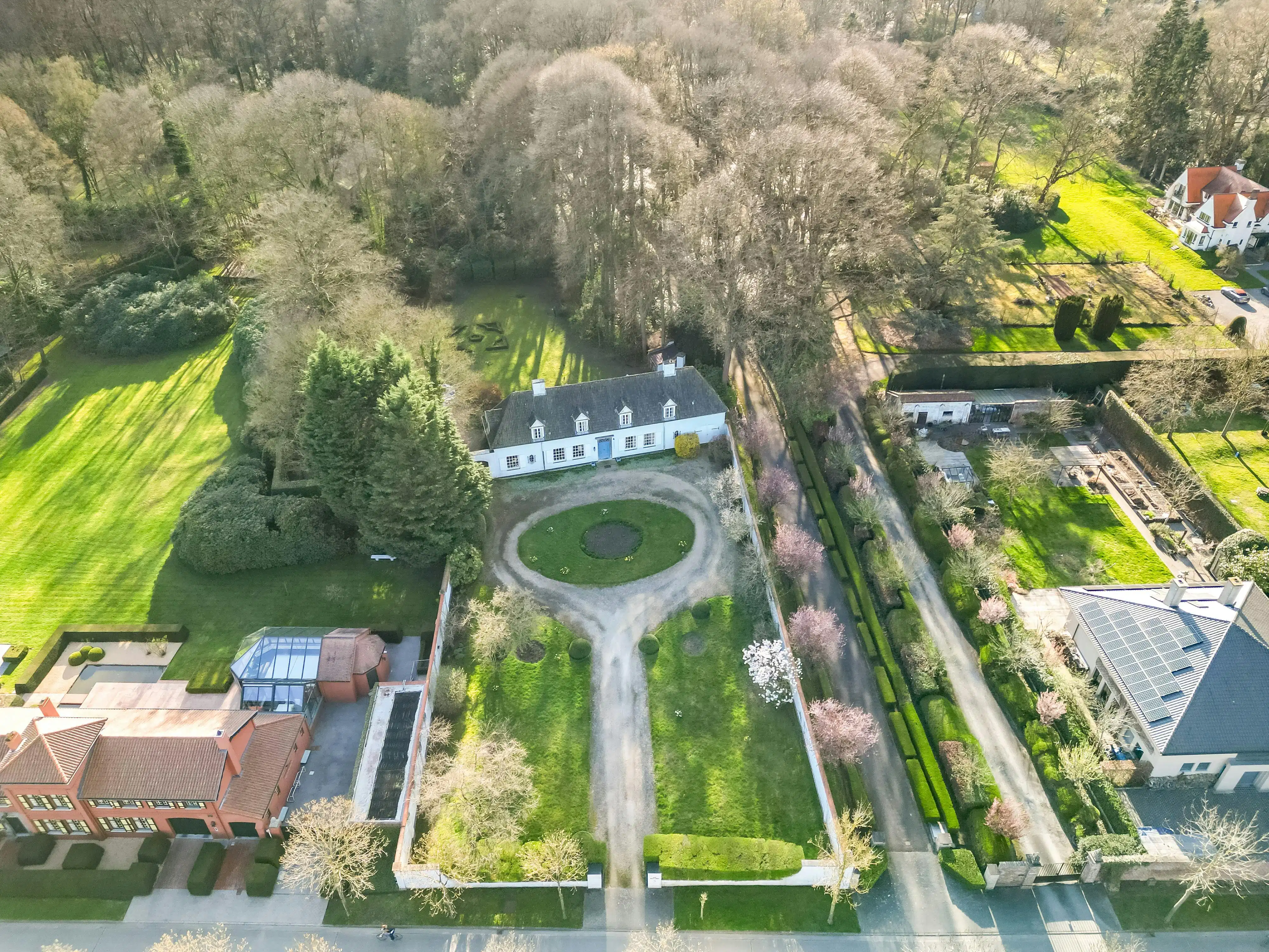 Klassieke villa te koop langs de Zeeweg in Varsenare  foto 3