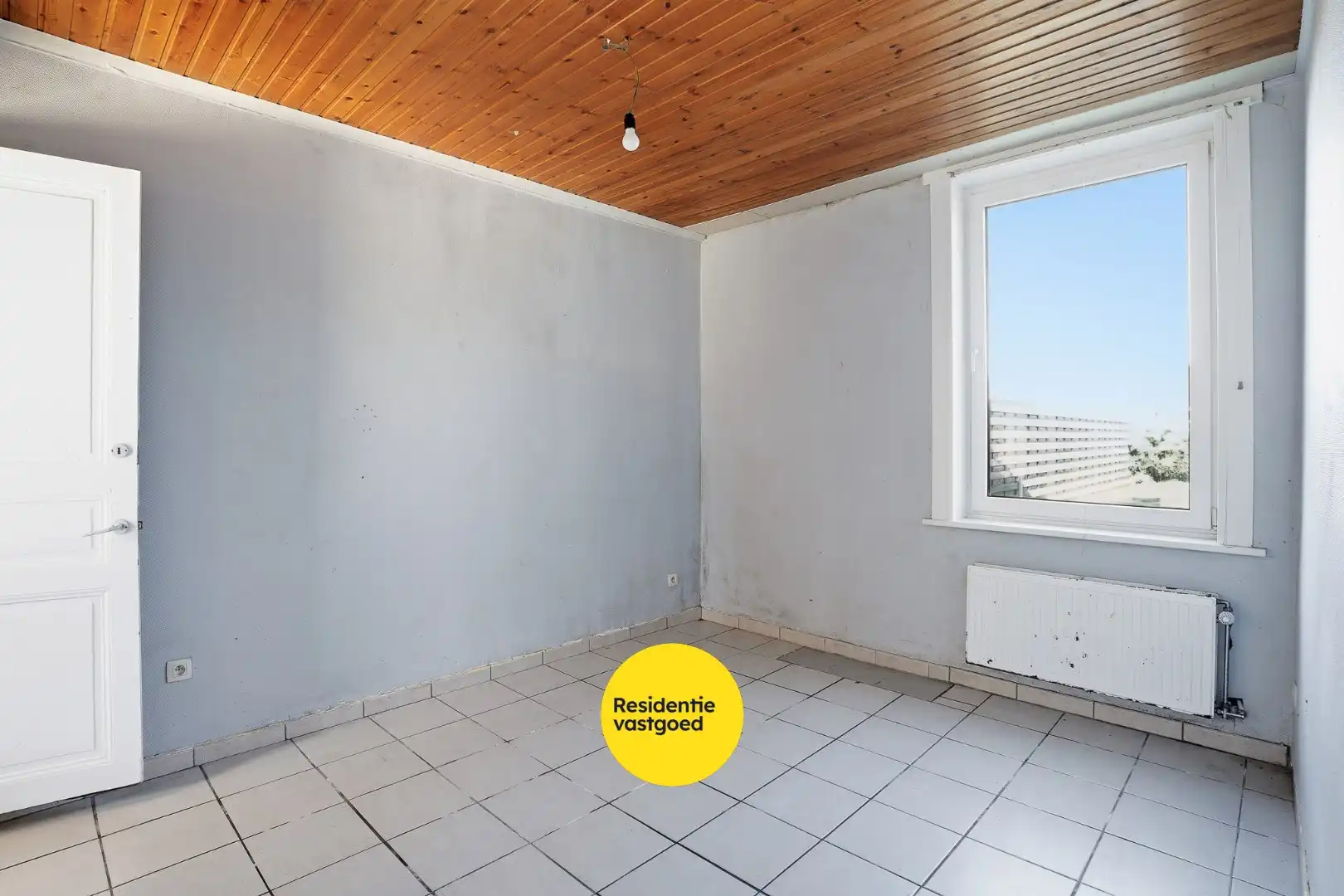 Te renoveren hoekwoning met 3 slaapkamers, tuin en centrale ligging in Ichtegem foto 8