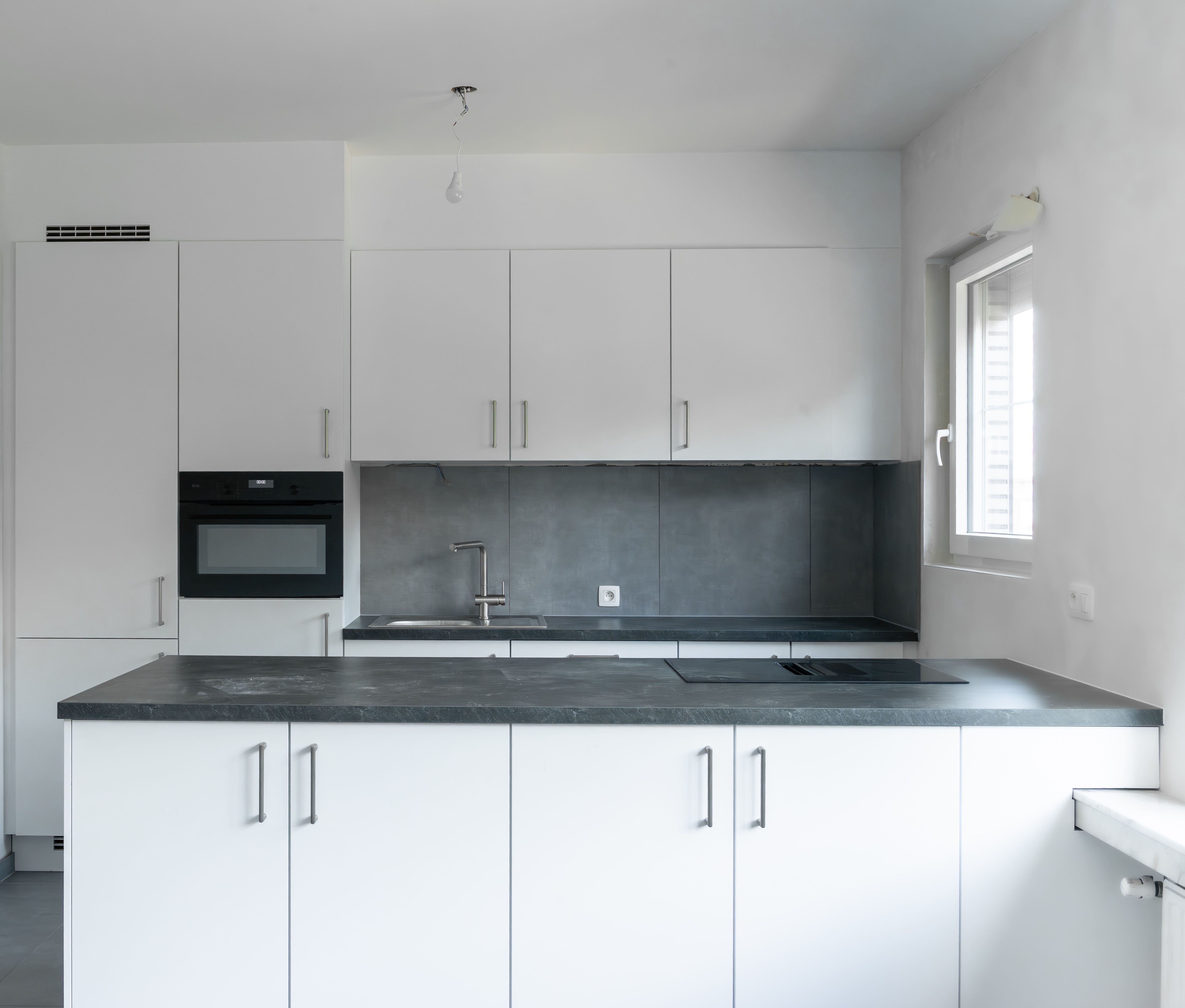 Totaal gerenoveerd appartement met 2 slaapkamers én garagebox met zicht op het groen! foto 2