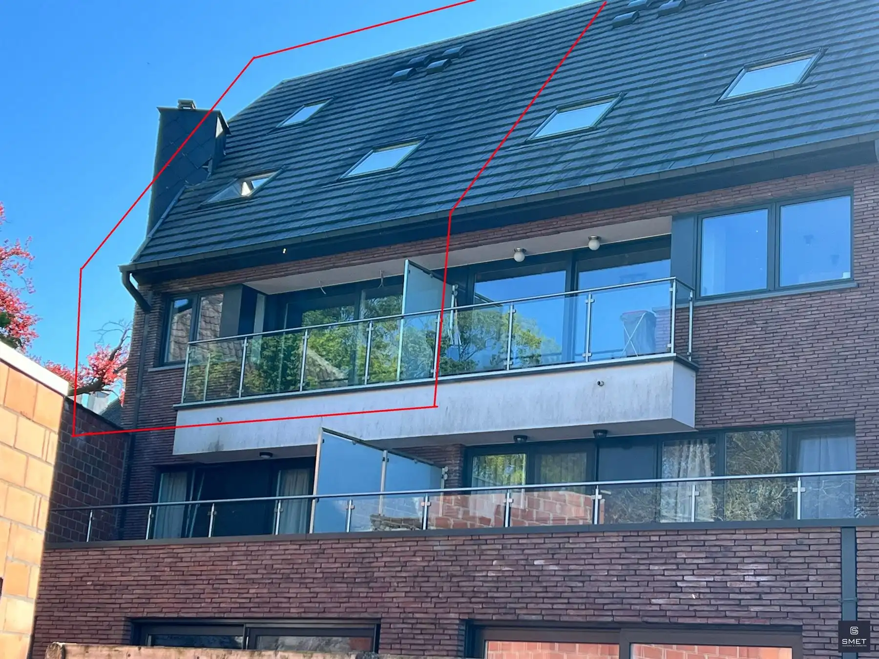 RUIM DUPLEX APPT. MET 2 SPKS, TERRAS EN GARAGE foto {{pictureIndex}}