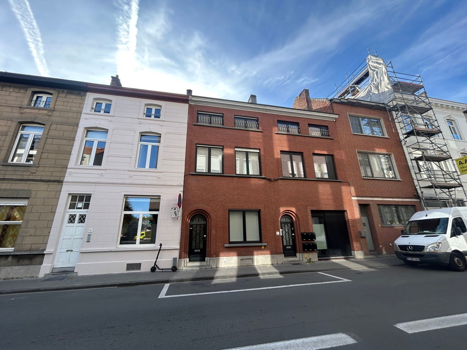 Prachtige woning met grote tuin foto {{pictureIndex}}