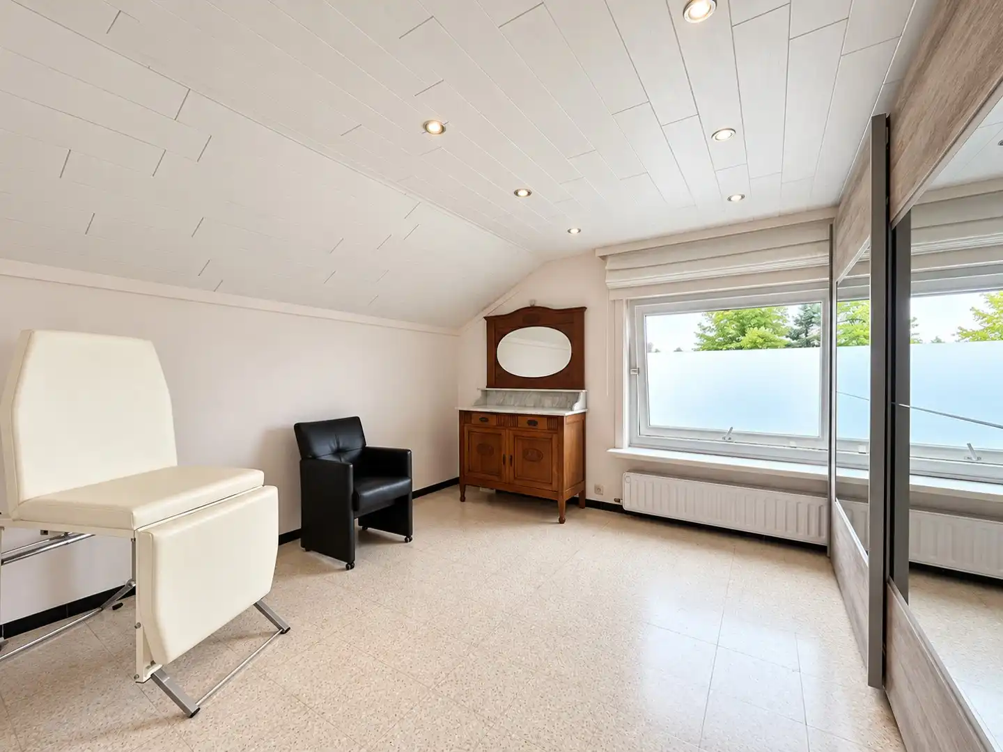 Moorslede – Halfopen woning met 5 slaapkamers en gezellige tuin foto 14
