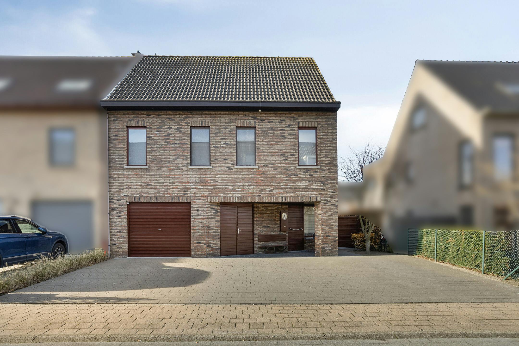 Instapklaar HOB te koop met 3 slaapkamers en garage in Schelle foto {{pictureIndex}}