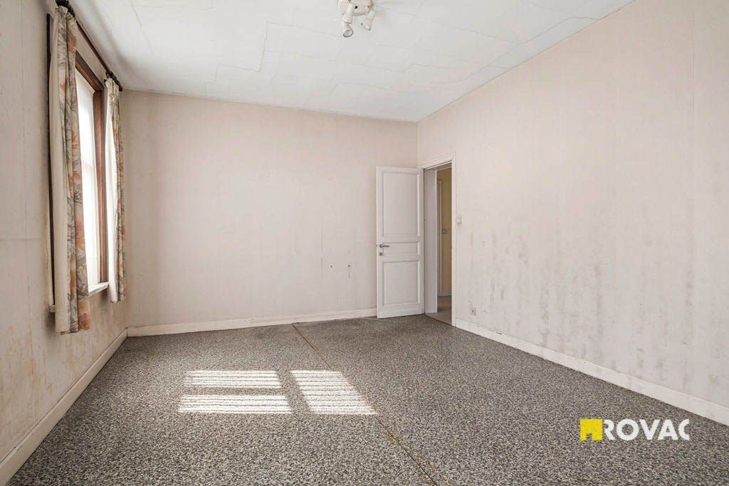 Zeer ruime woning met handelsmogelijkheden foto 16