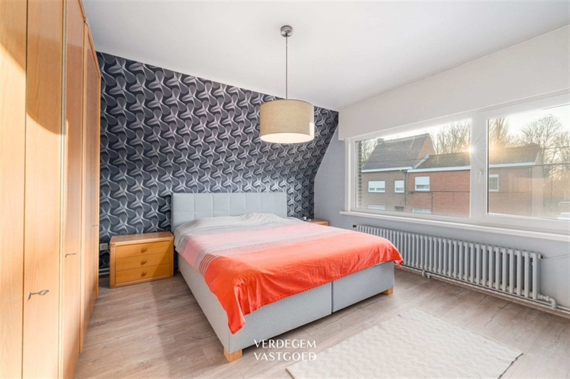 Stijlvolle en instapklare woning met 2+1 slaapkamers, garage en mooie tuin foto 14