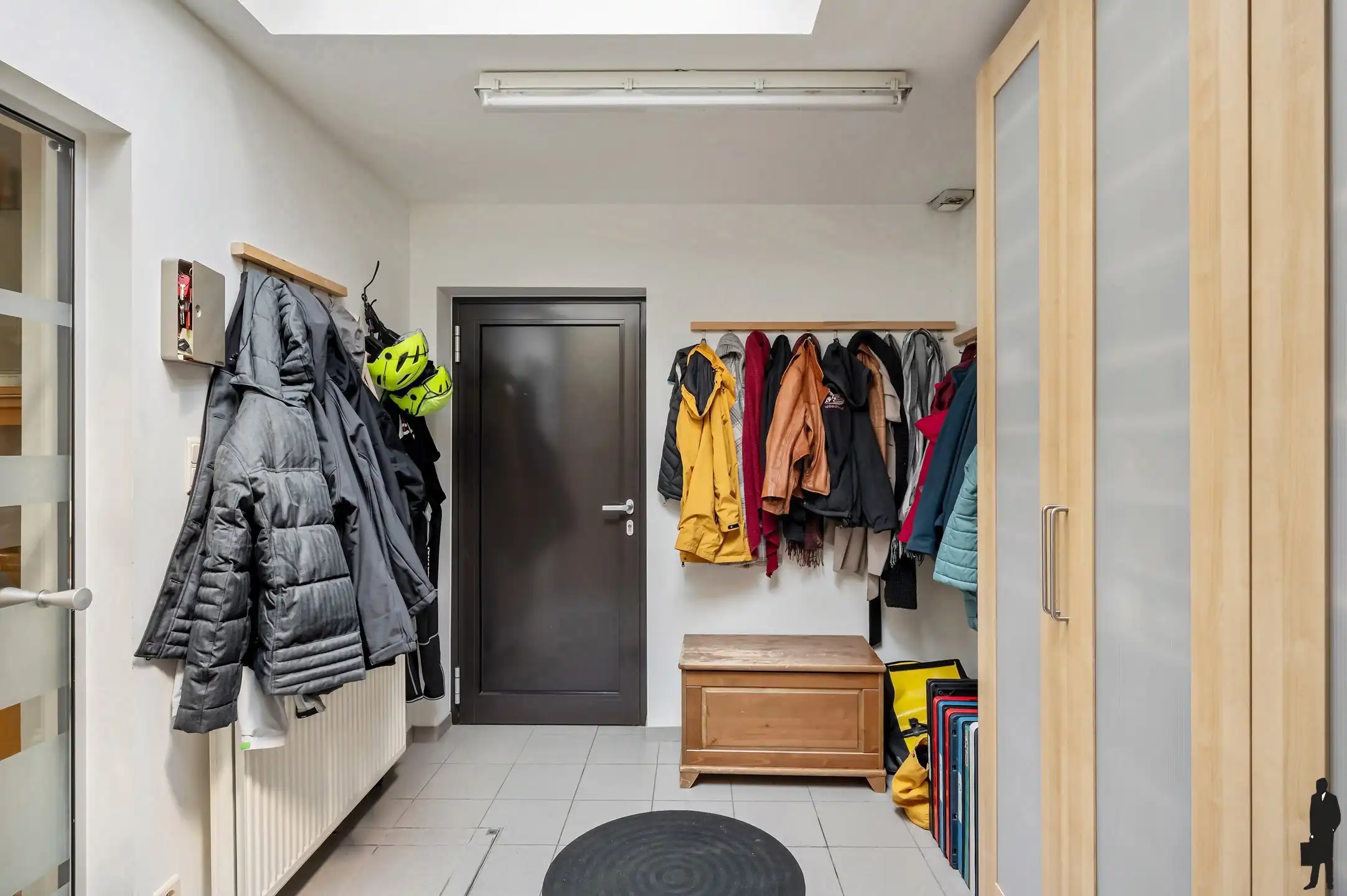 Ruime gezinswoning met 4 slaapkamers, veranda en zonnige tuin nabij scholen, winkels en station te Kalmthout foto 13