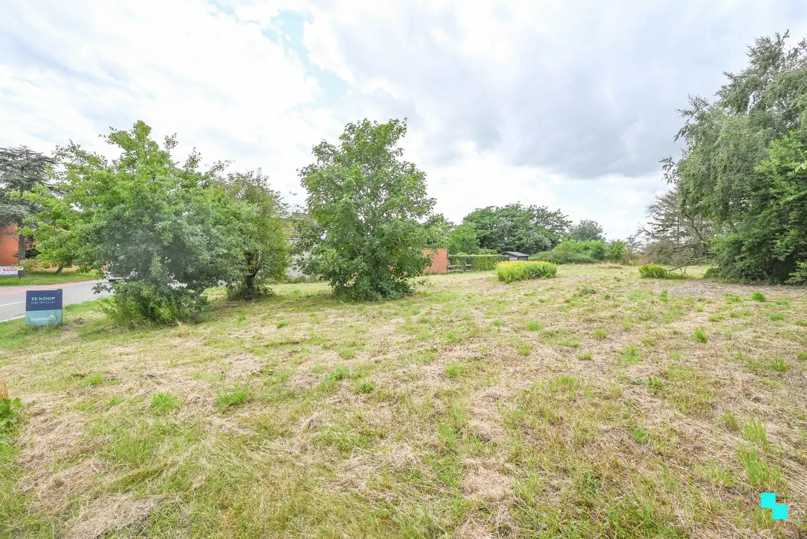Royaal perceel gelegen in landelijk Oostrozebeke foto 3