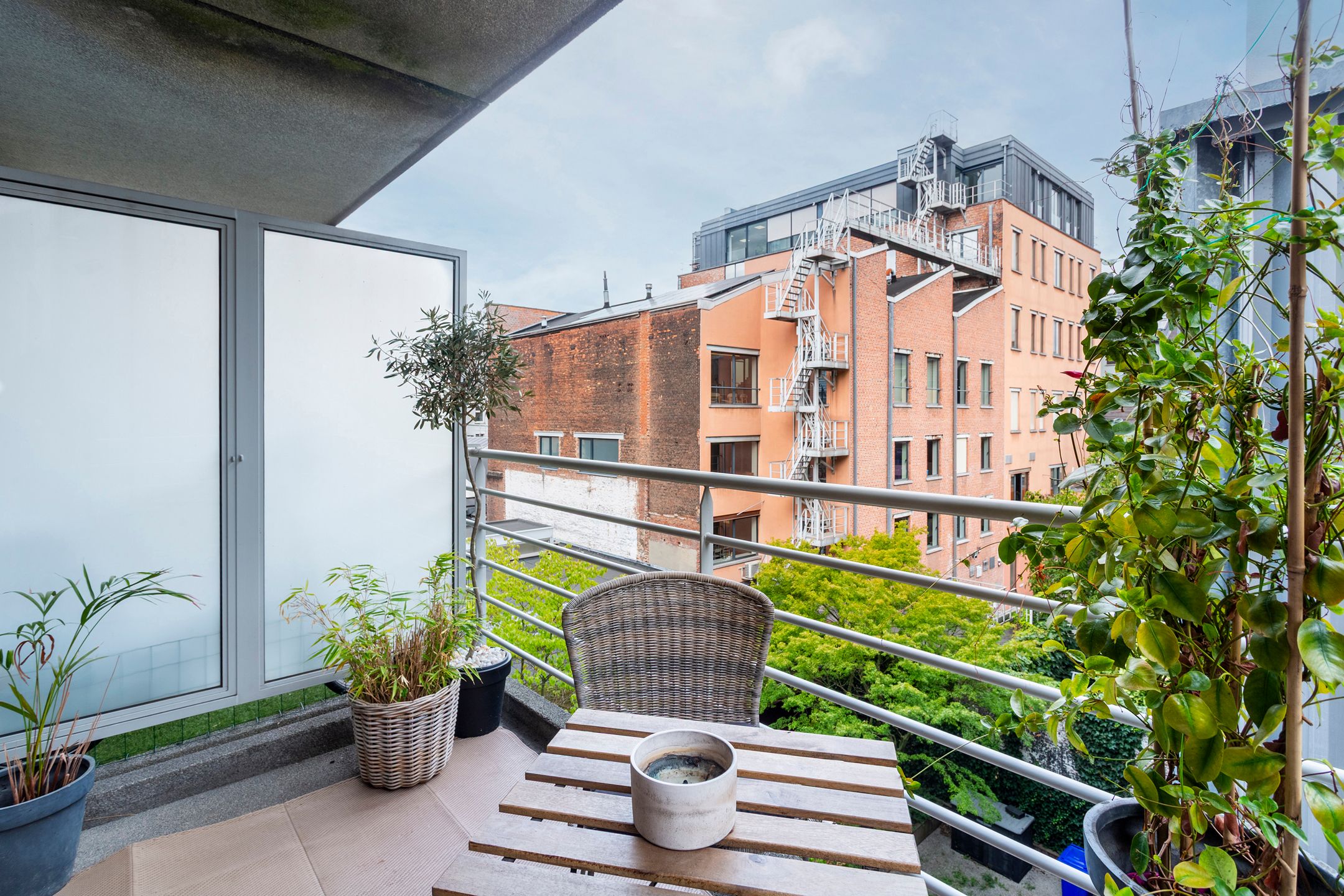 licht appartement met 2 terrassen pal op het Zuid foto 15