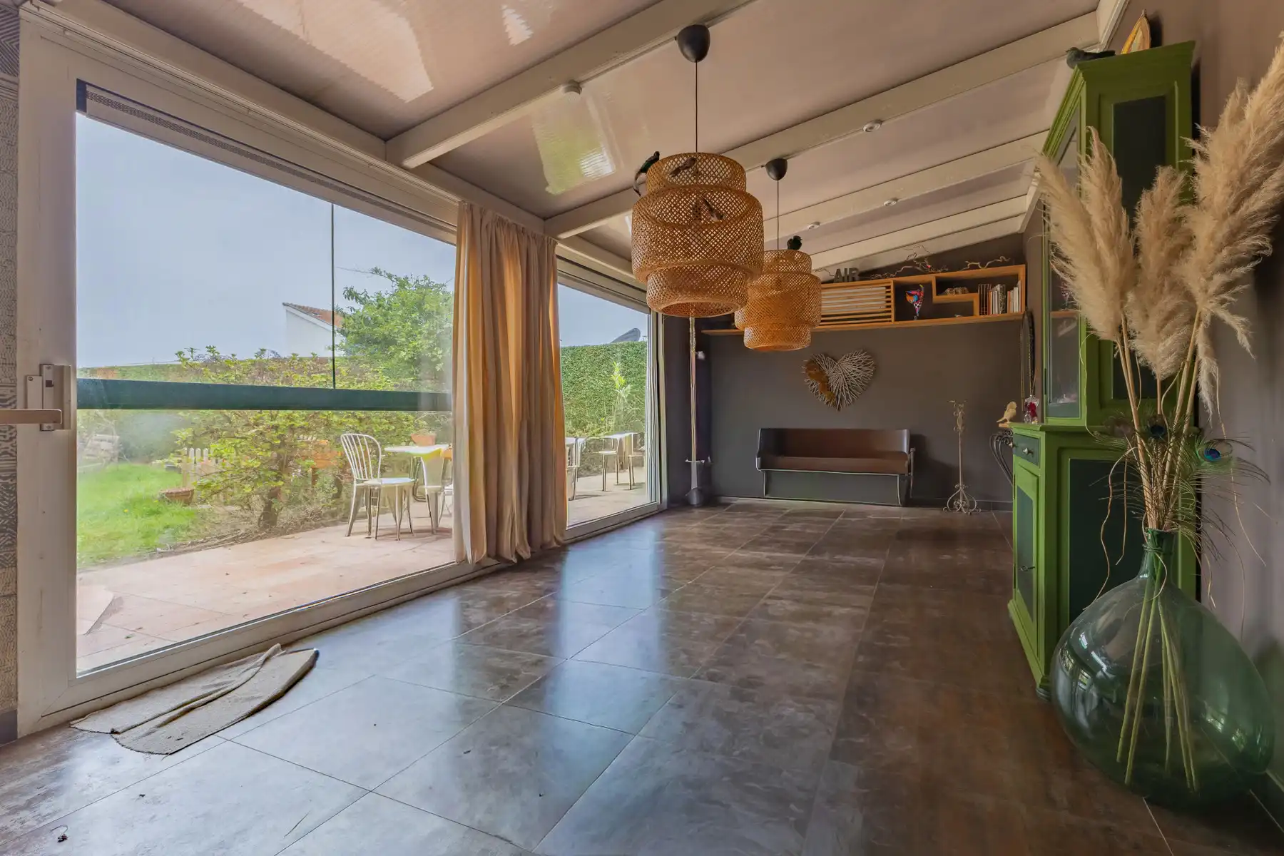 Goed gelegen woning met ruime loods foto 7