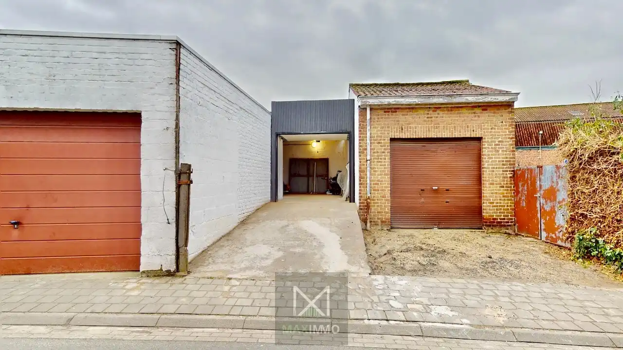 Totaal gerenoveerde woning met garage in het centrum van Lauwe foto 14