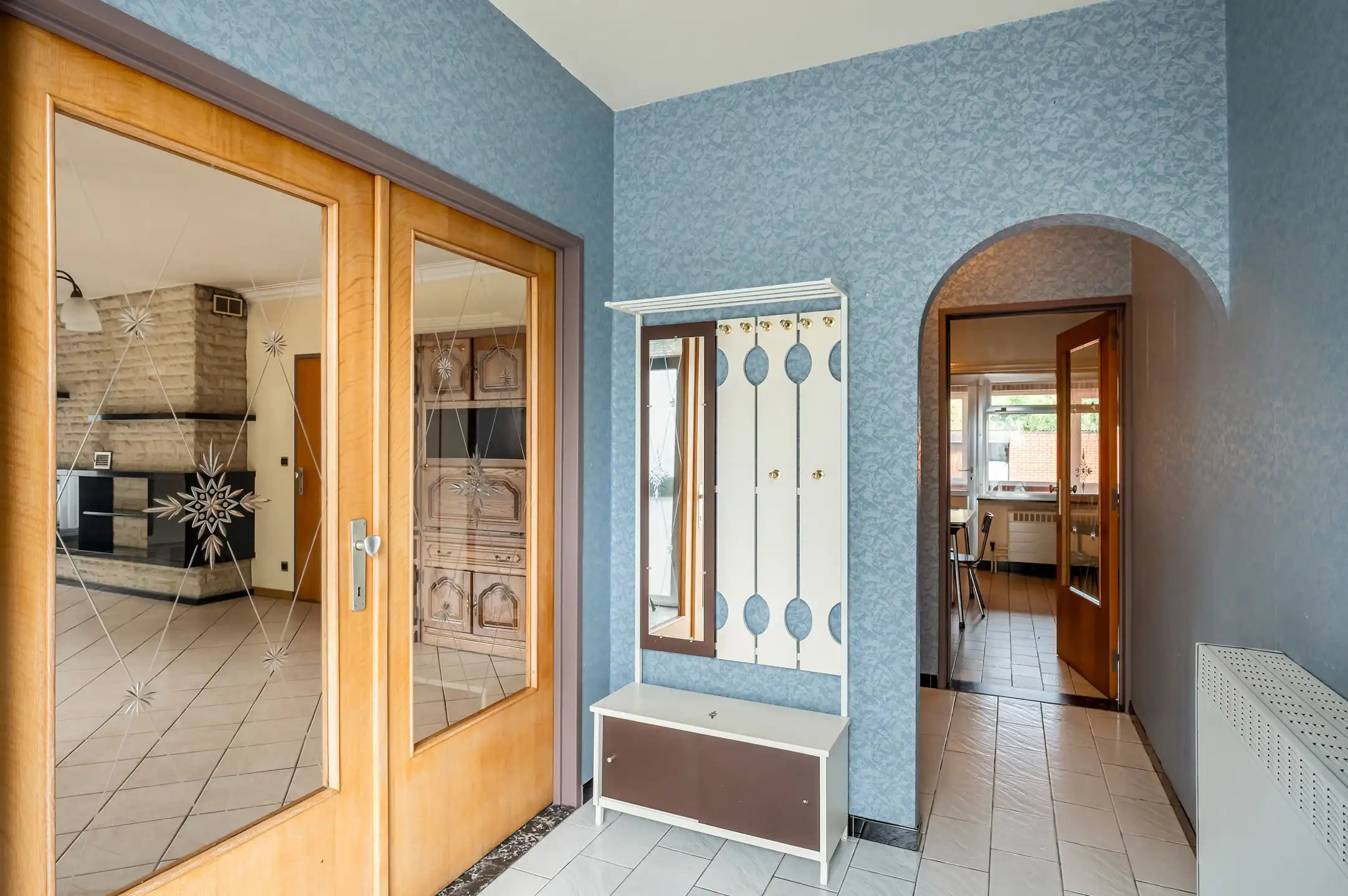 Vrijstaande renovatiewoning met 3 slaapkamers, garage en diepe tuin foto 3