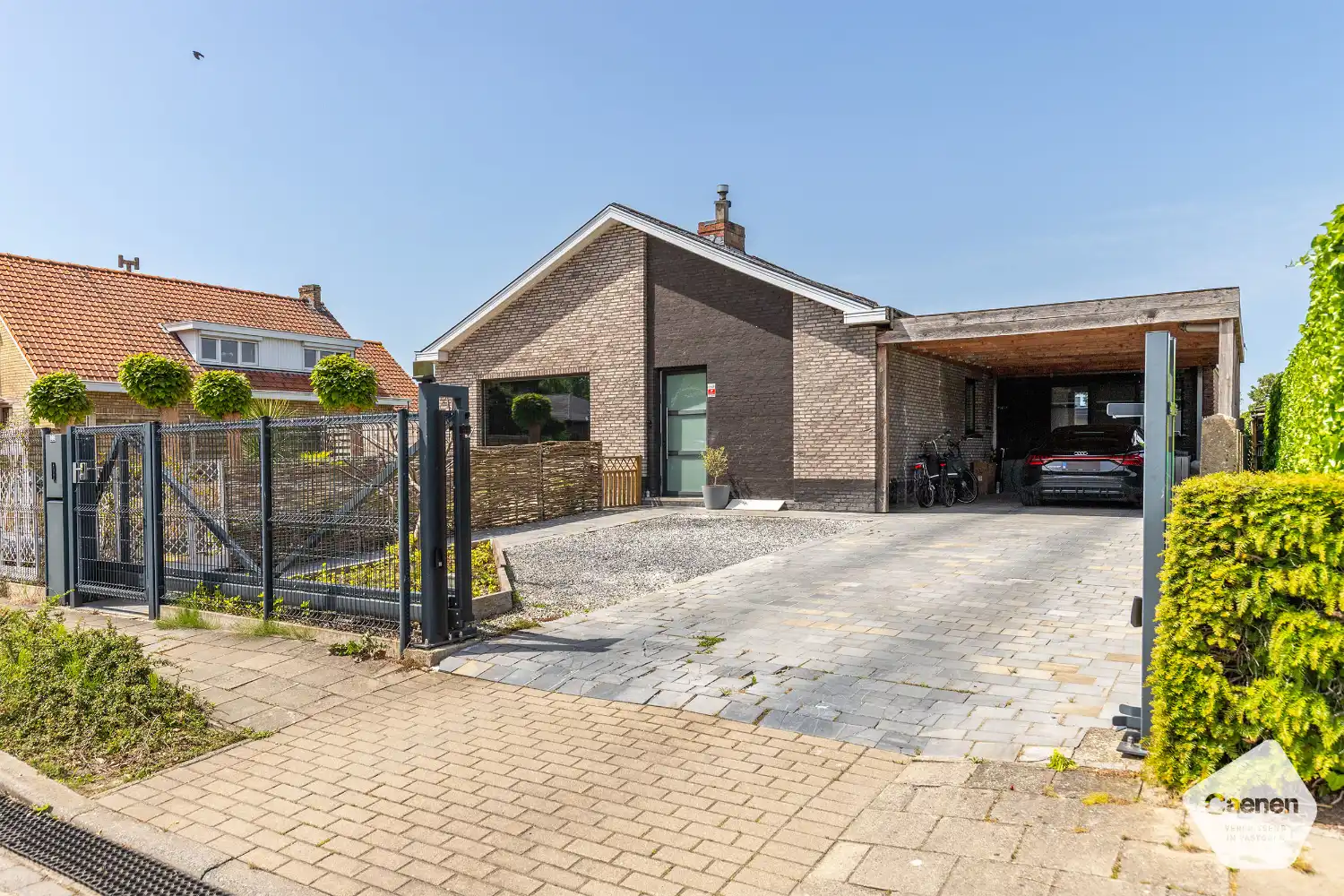Moderne bungalow met 3 slaapkamers, aangelegde tuin en zwembad. foto 19