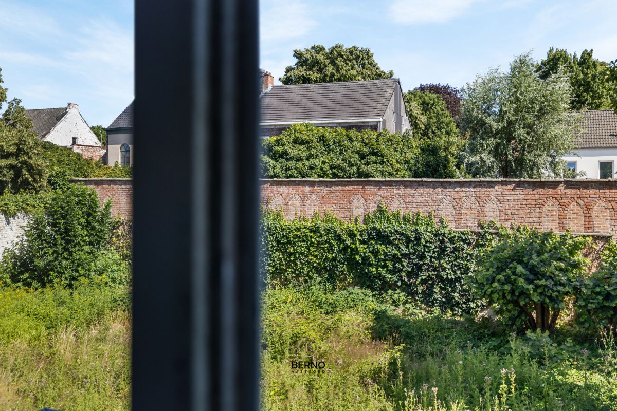 Karaktervolle woning met art-deco elementen en dubbele garage. foto 17