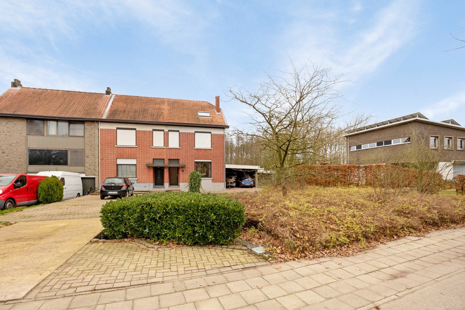 Ruim ingedeelde woning met 4 slpks op een mooi perceel van 20 are met achterliggend groen. foto 37