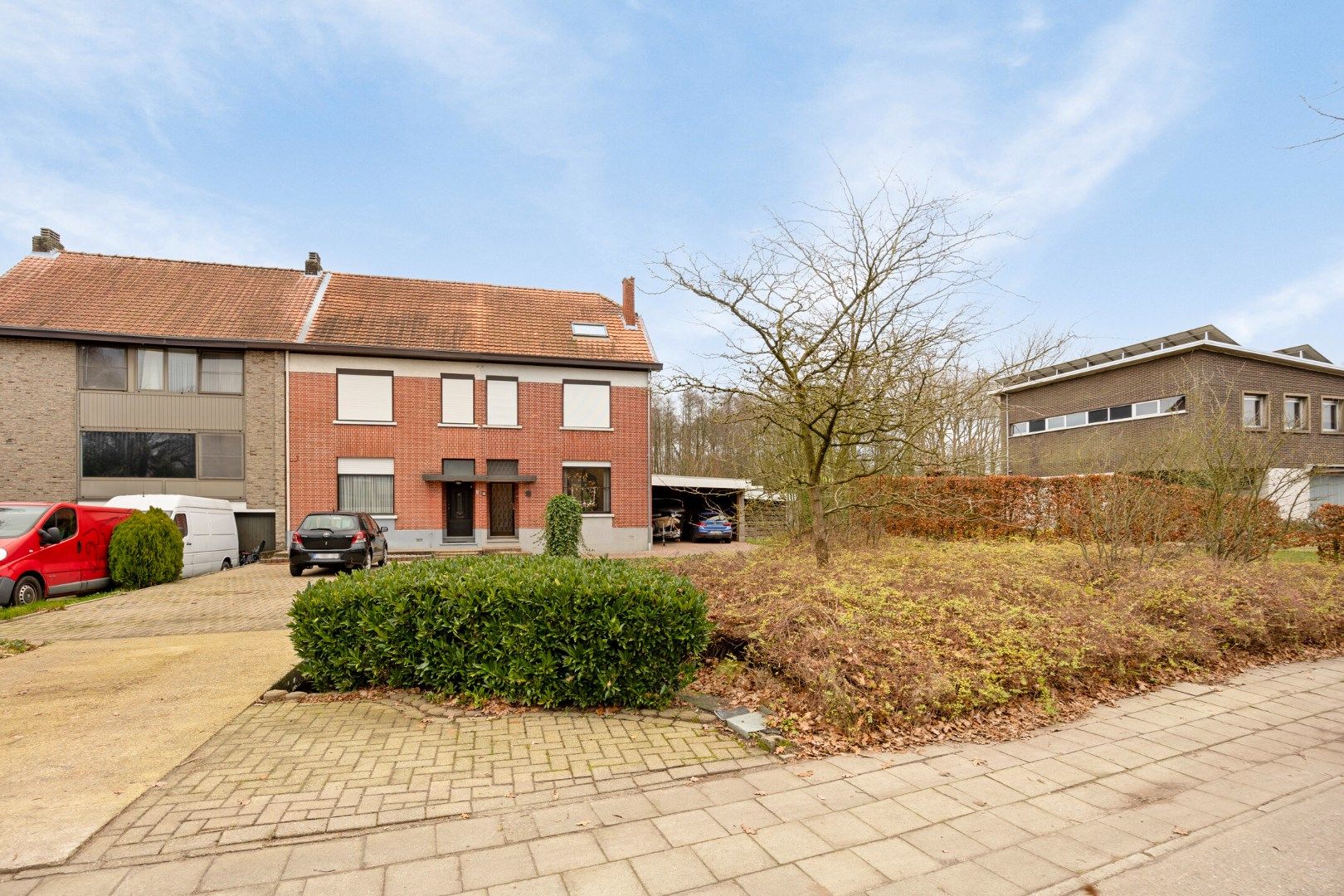 Ruim ingedeelde woning met 4 slpks op een mooi perceel van 21 are met achterliggend groen. foto 37