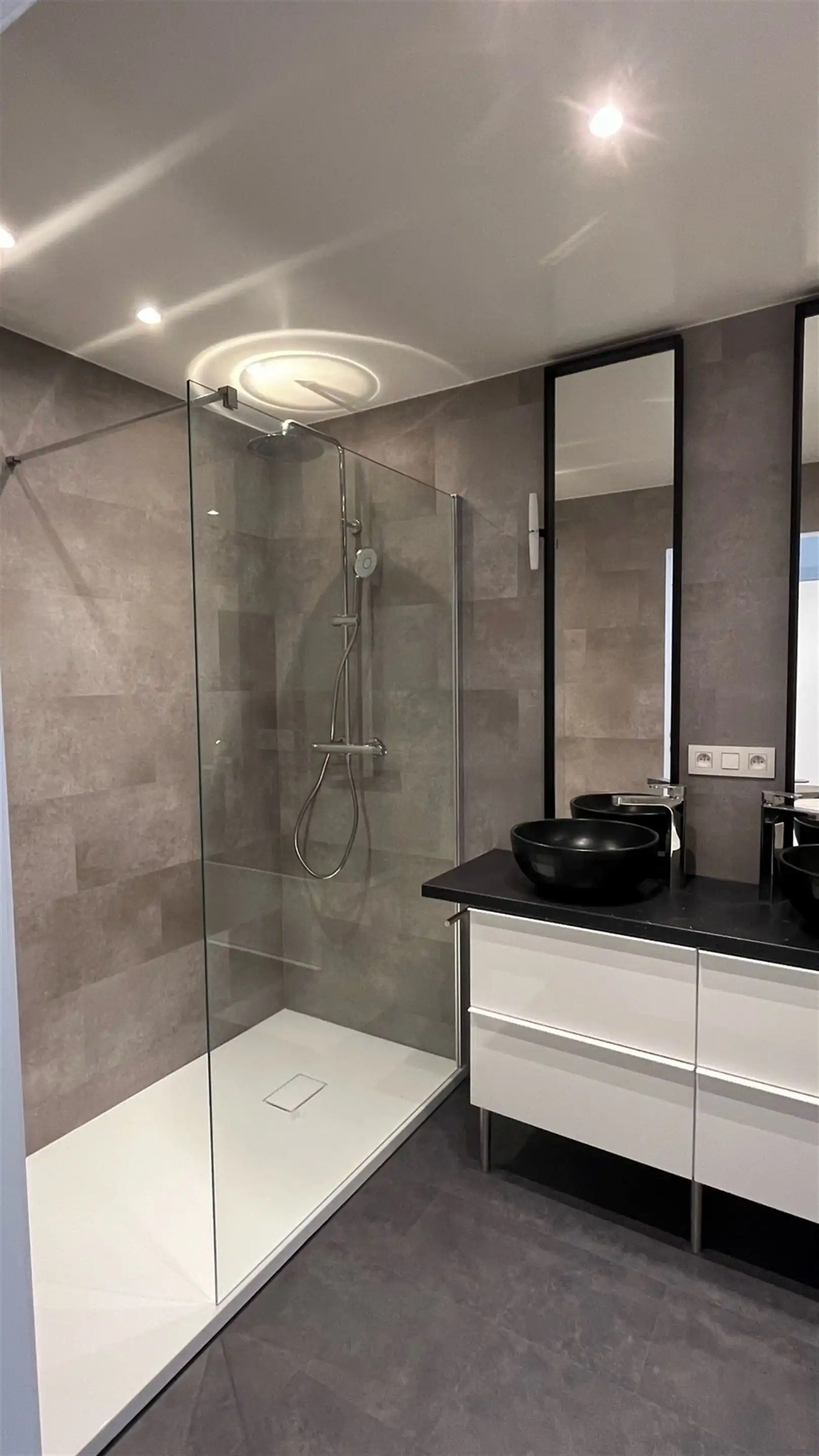 Gloednieuw gerenoveerd appartement met 2 suites  foto 7