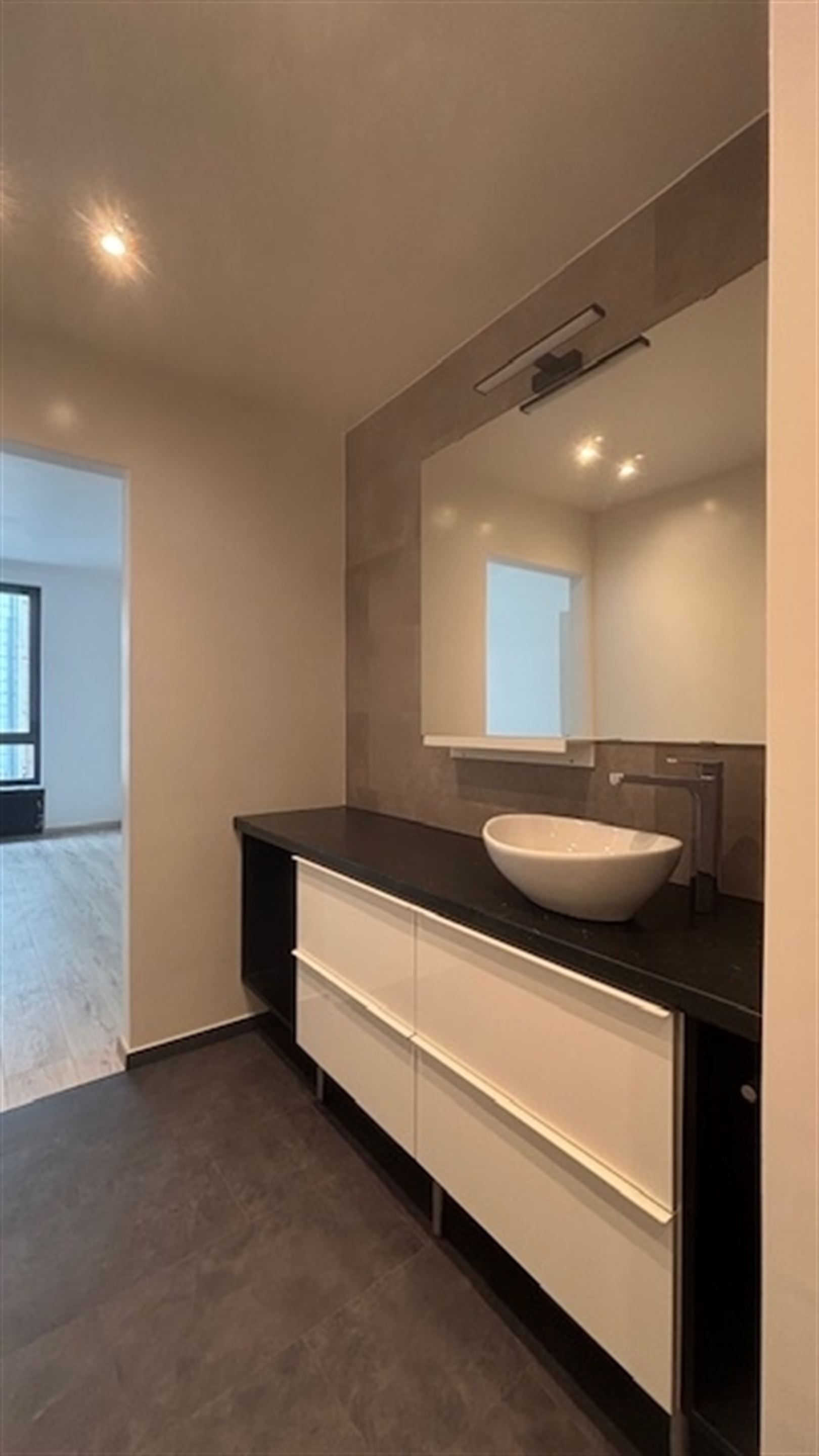 Gloednieuw gerenoveerd appartement in centrum Antwerpen foto 7